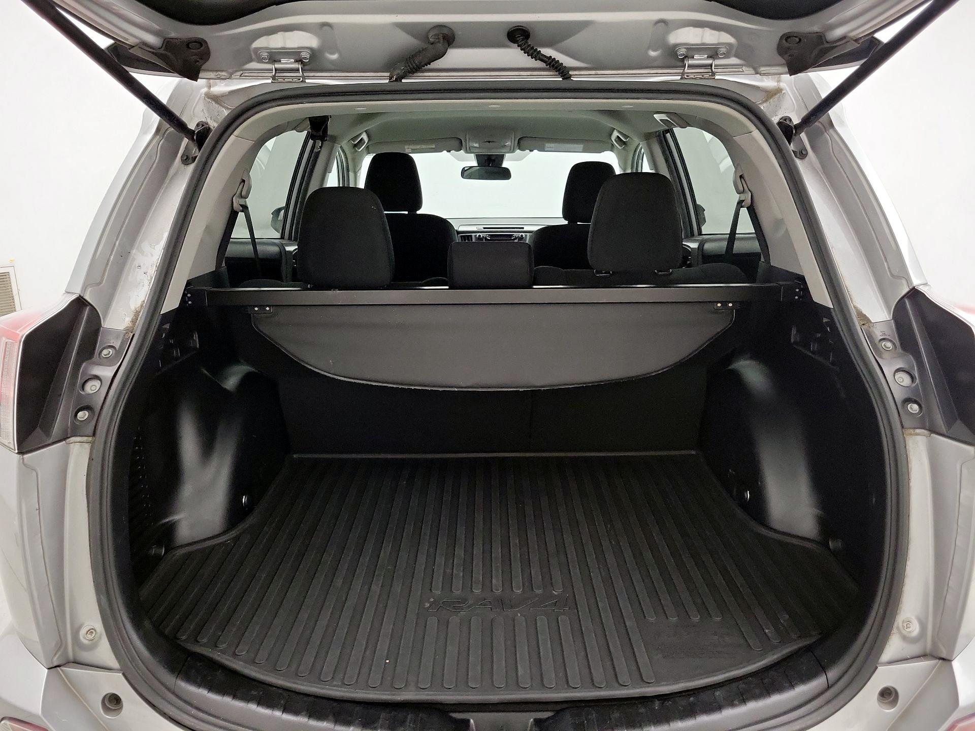 Thumbnail: 2018 Toyota RAV4 - 20
