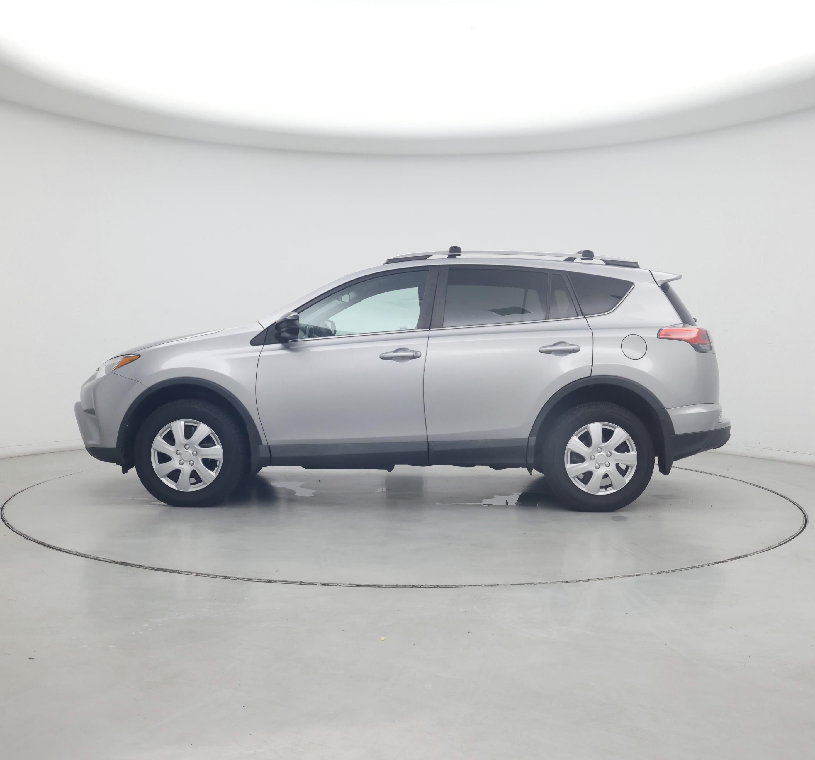Thumbnail: 2018 Toyota RAV4 - 3