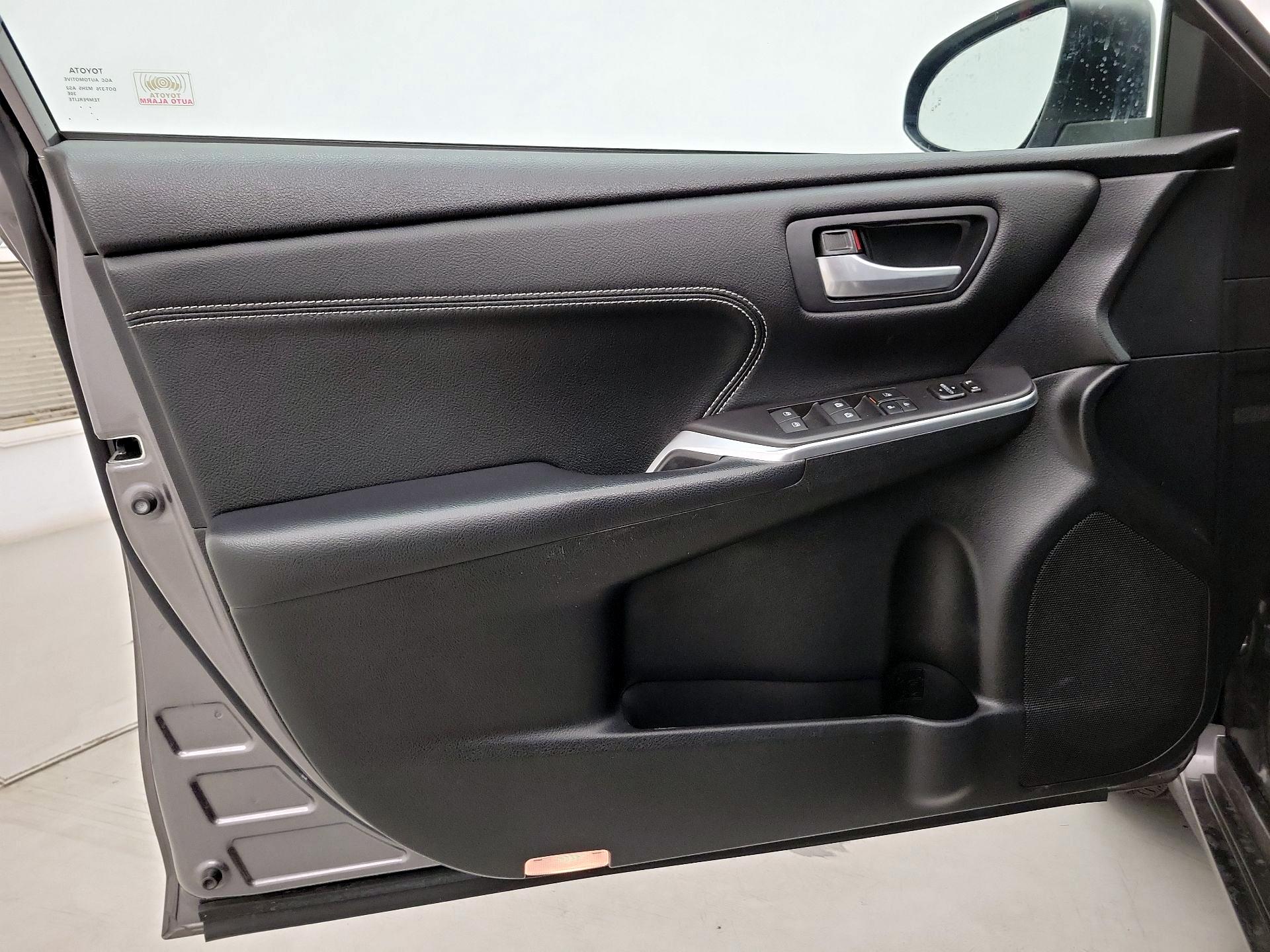 Thumbnail: 2016 Toyota Camry - 12