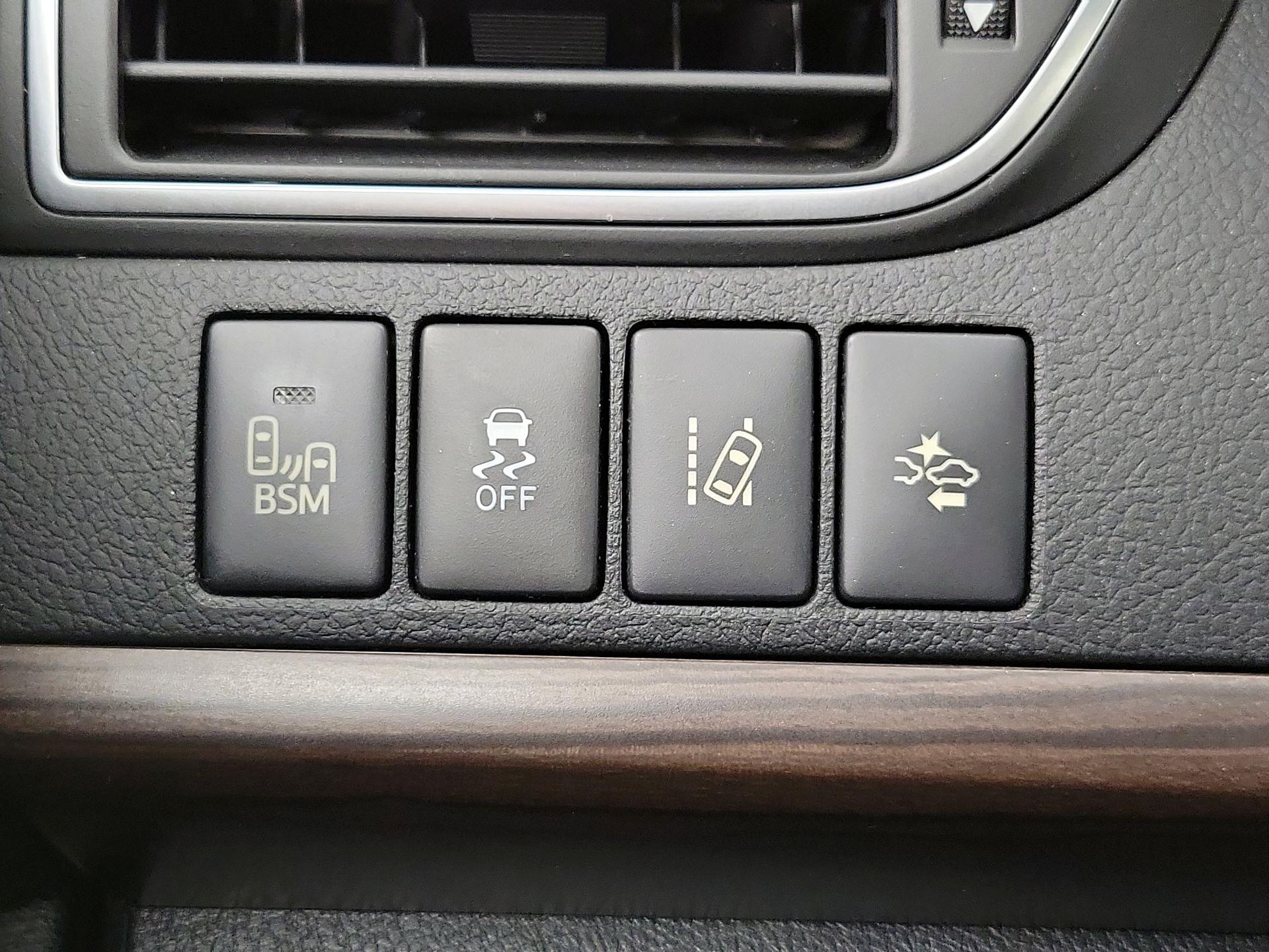 Thumbnail: 2016 Toyota Camry - 13