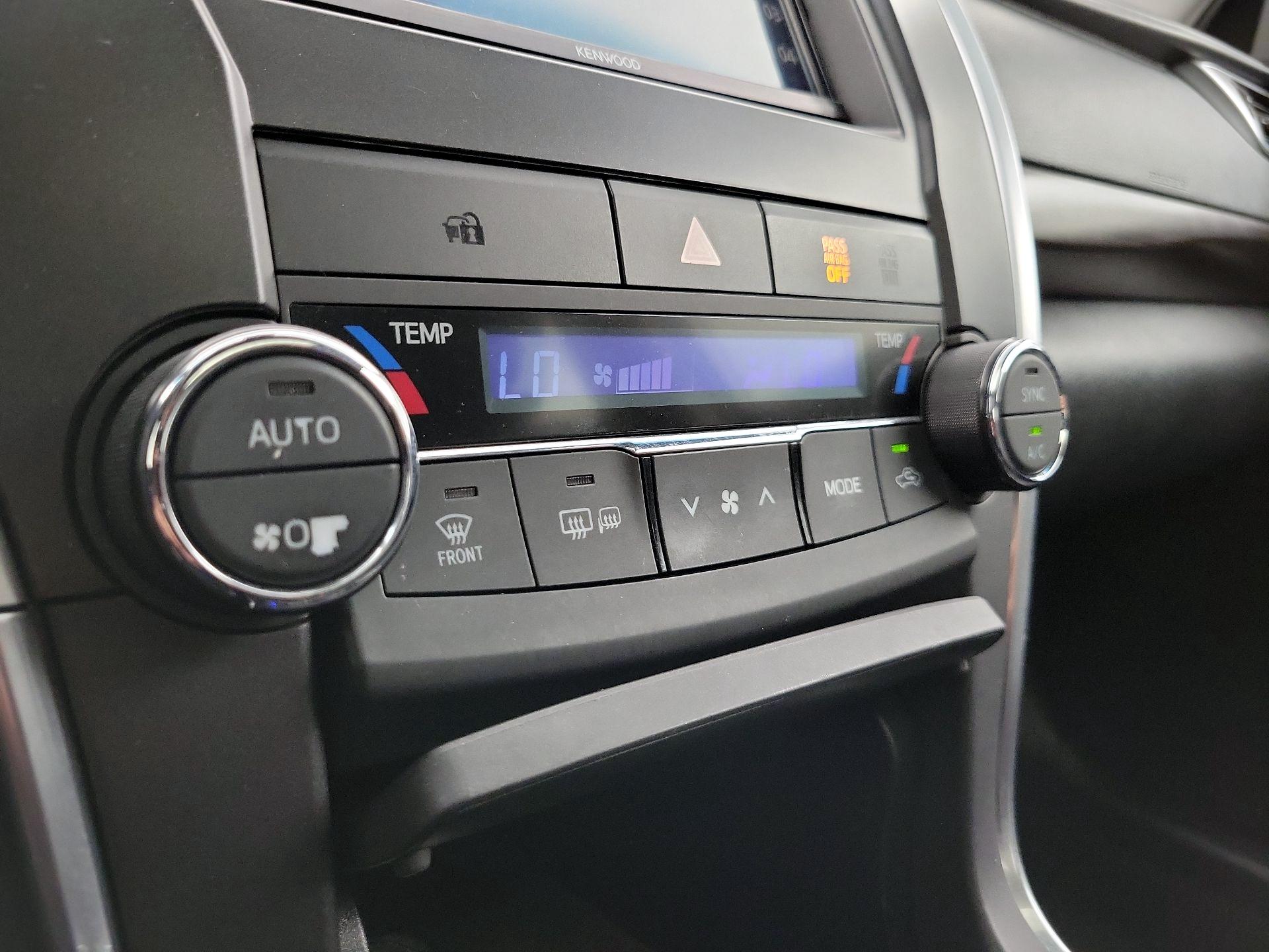 Thumbnail: 2016 Toyota Camry - 17