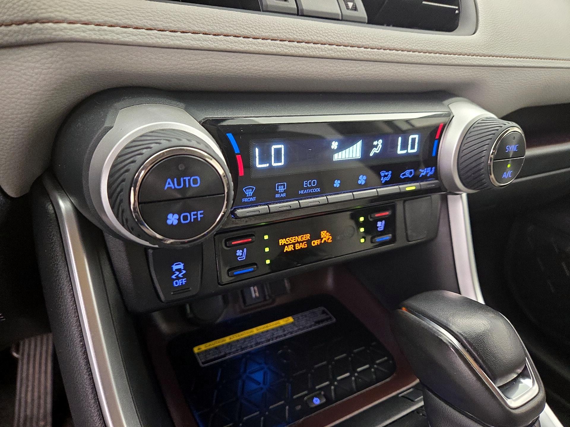 Thumbnail: 2020 Toyota RAV4 - 17