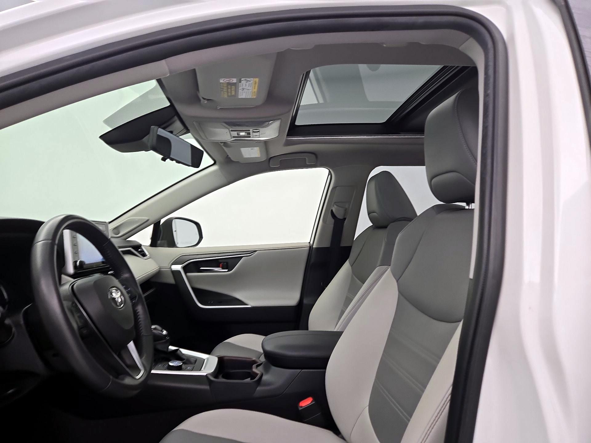 Thumbnail: 2020 Toyota RAV4 - 20