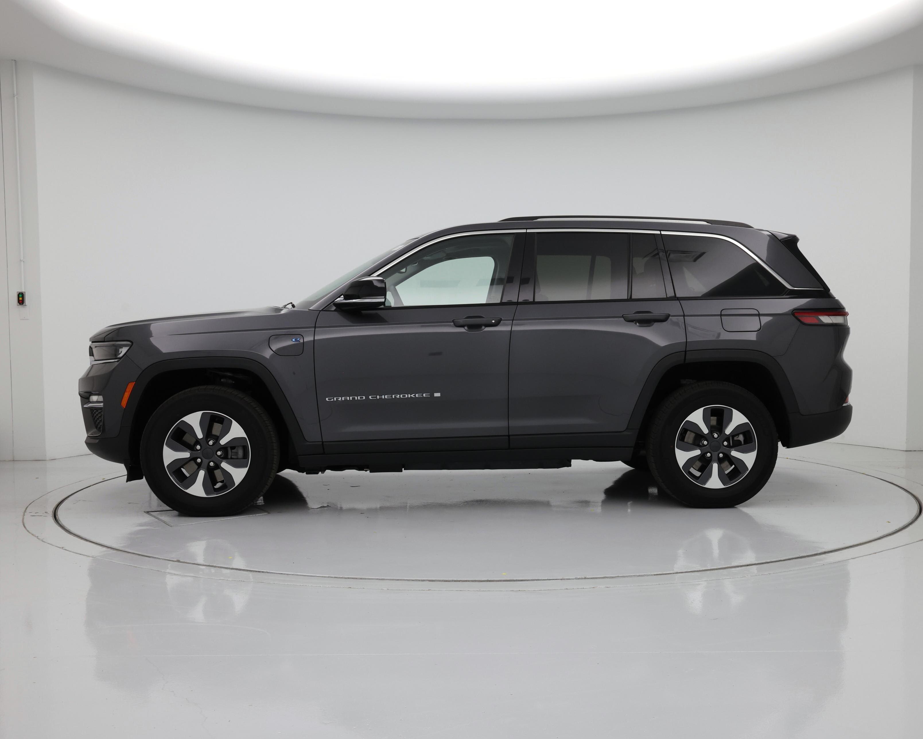 Thumbnail: 2022 Jeep Grand Cherokee - 3