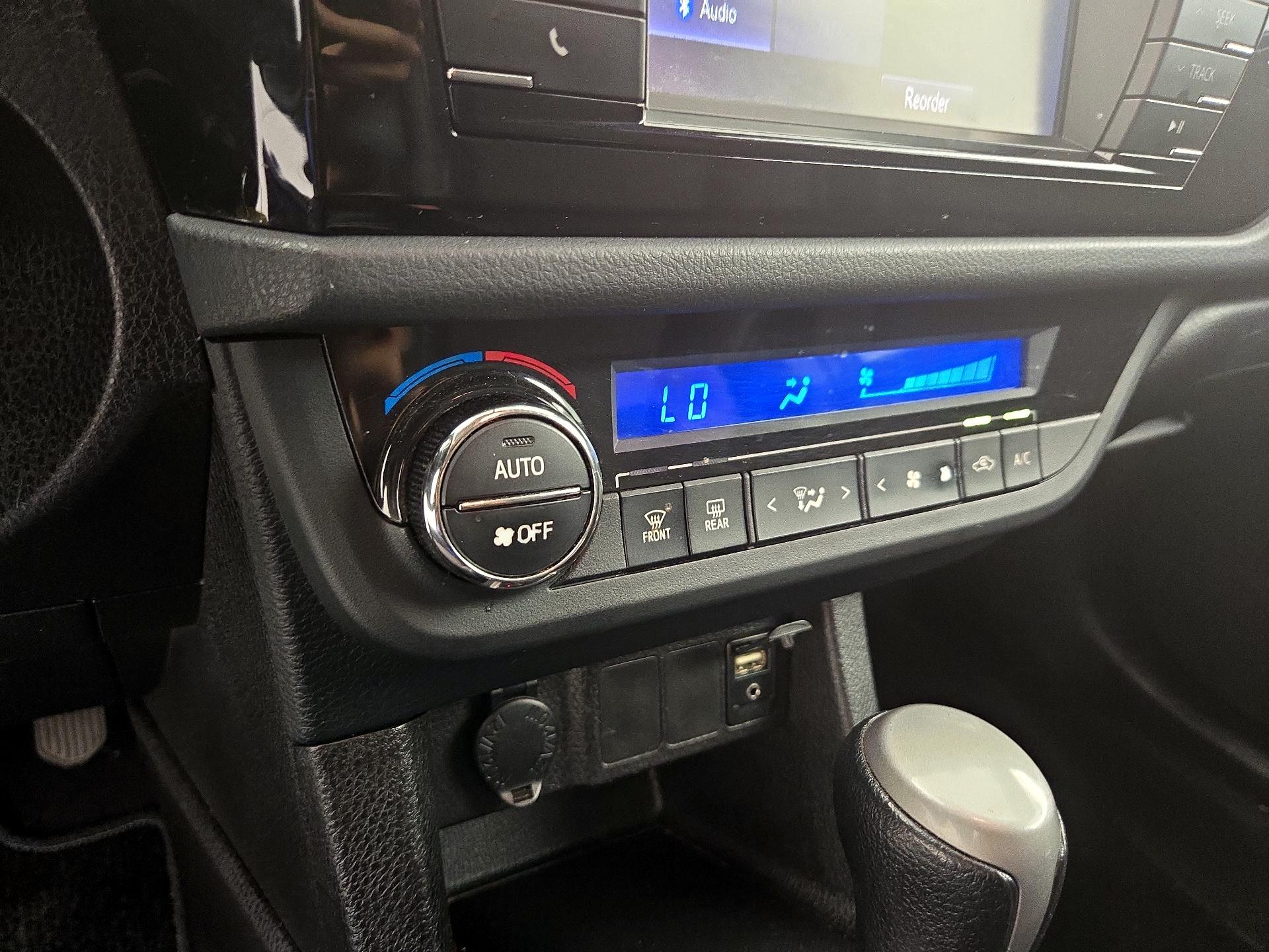 Thumbnail: 2016 Toyota Corolla - 16