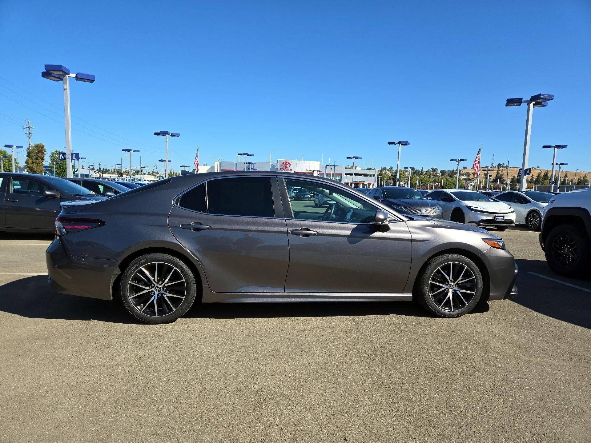Thumbnail: 2021 Toyota Camry - 4