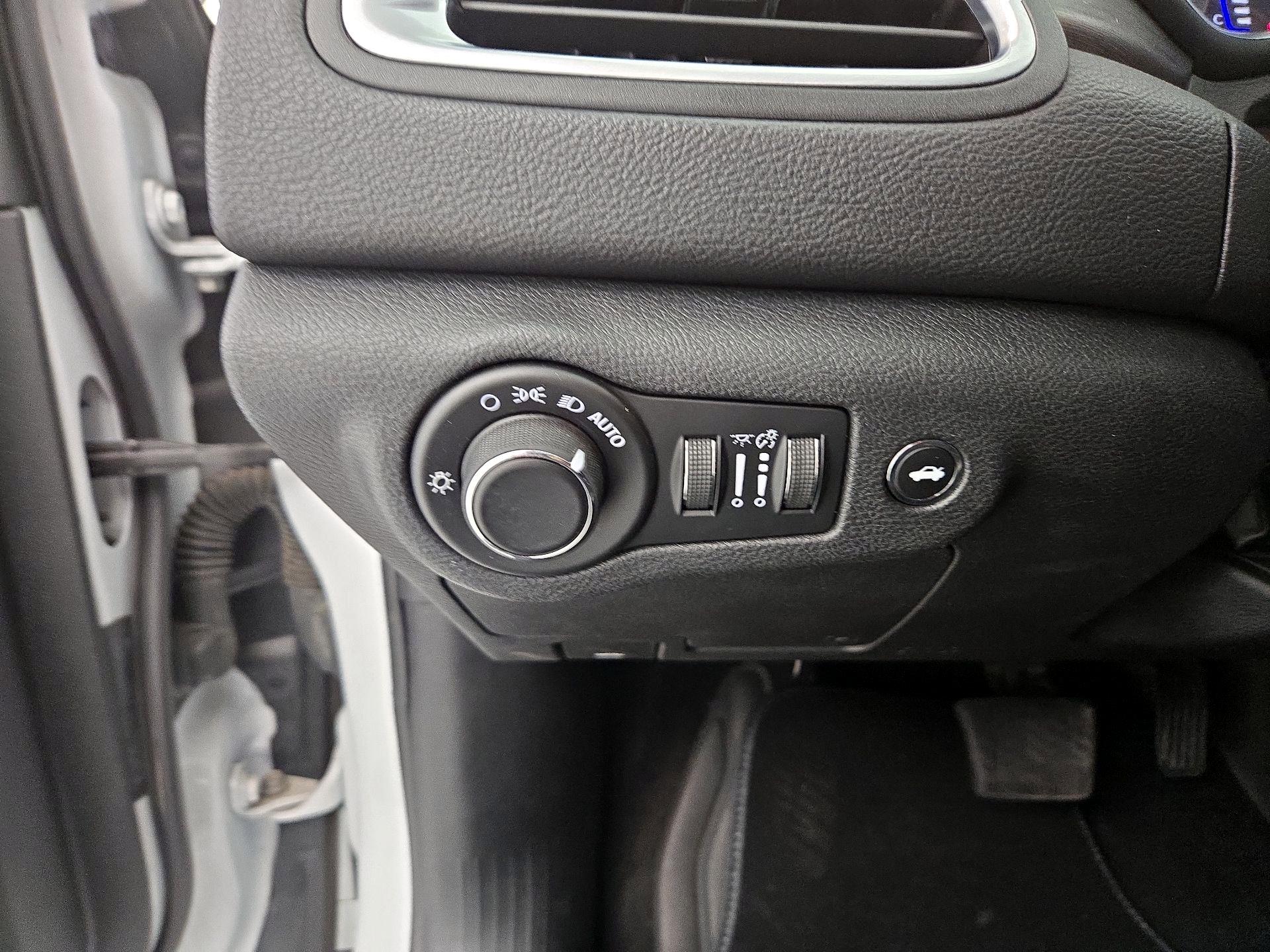 Thumbnail: 2017 Chrysler 200 - 13