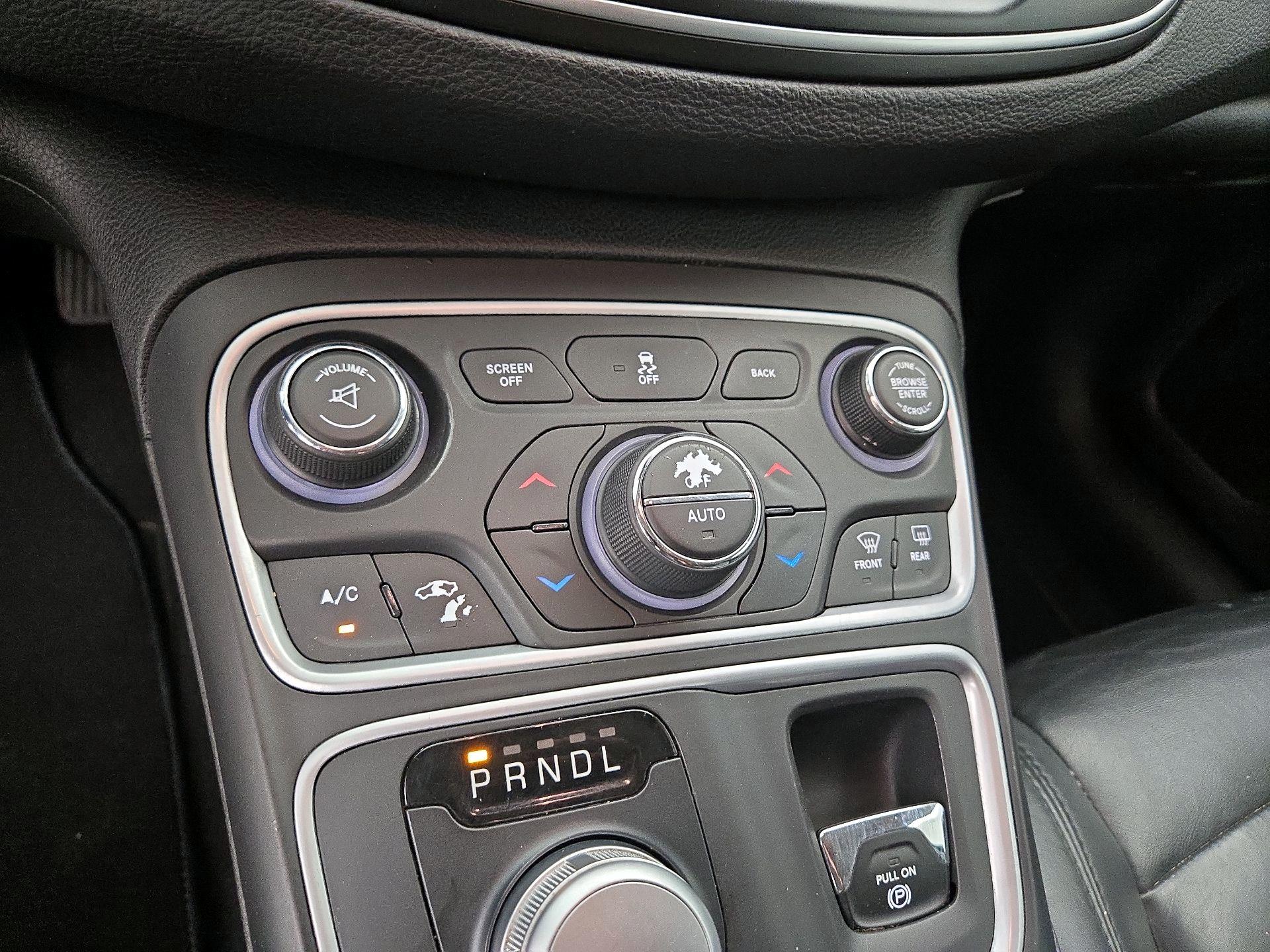 Thumbnail: 2017 Chrysler 200 - 16