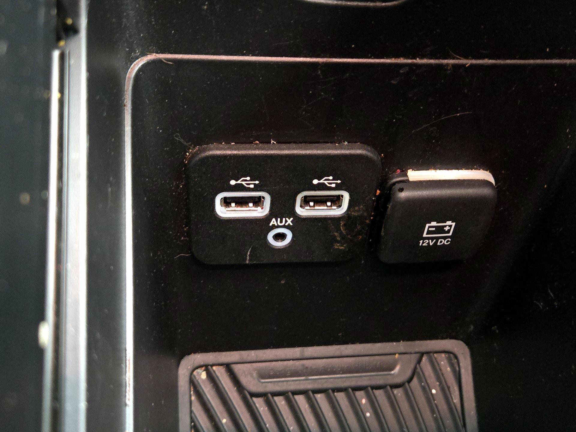 Thumbnail: 2017 Chrysler 200 - 18