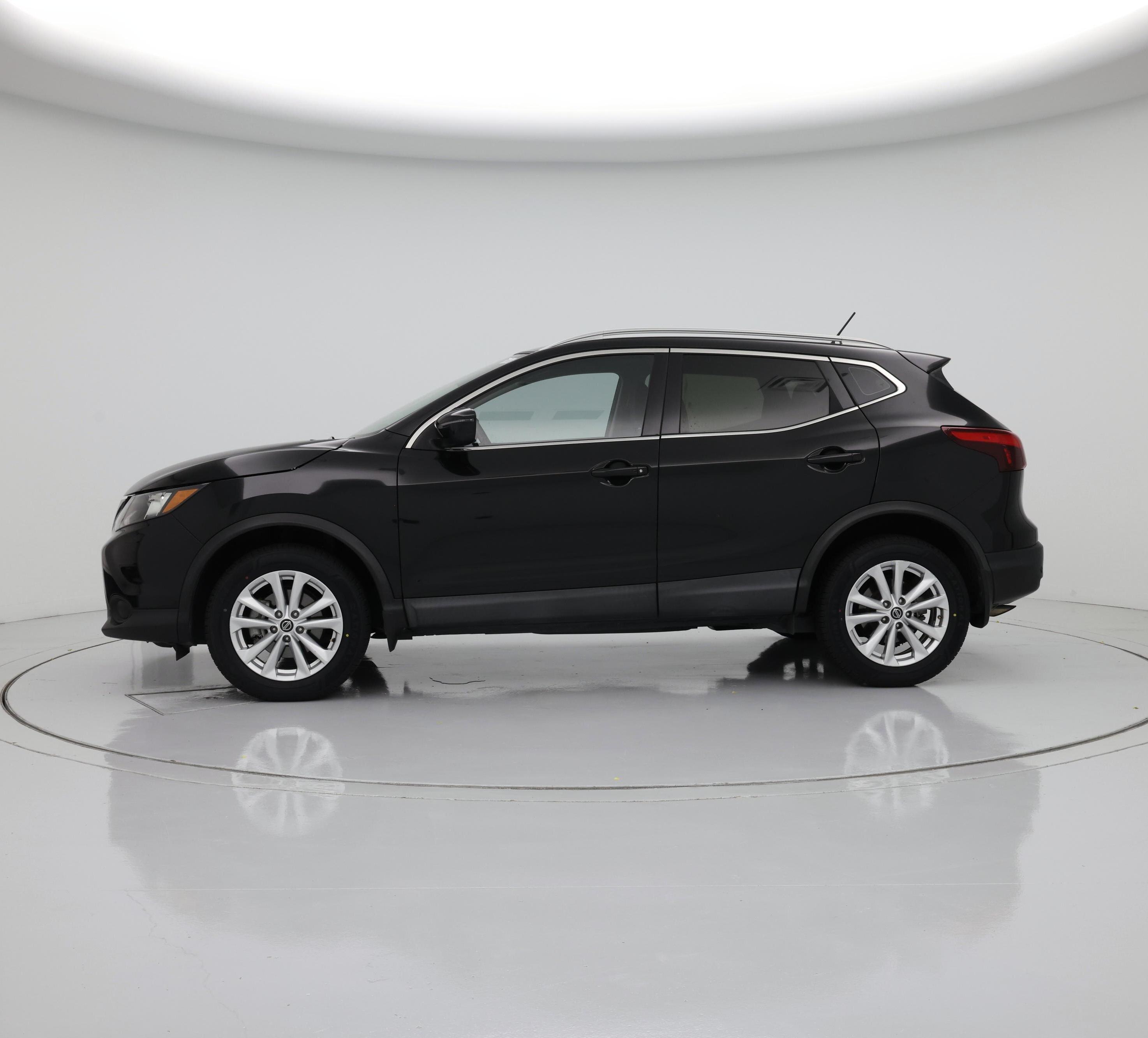 Thumbnail: 2019 Nissan Rogue Sport - 3