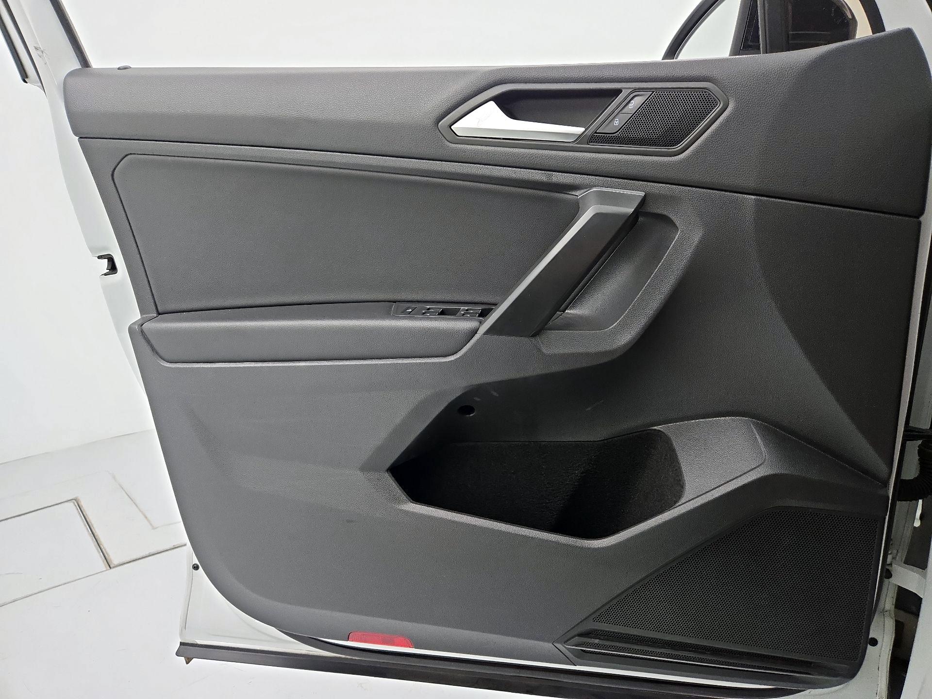 Thumbnail: 2021 Volkswagen Tiguan - 12