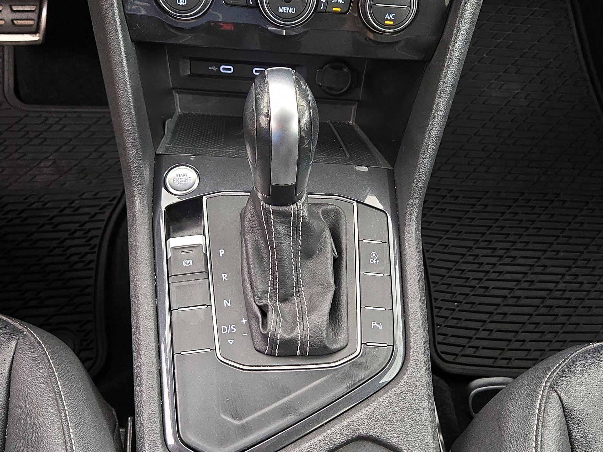 Thumbnail: 2021 Volkswagen Tiguan - 17