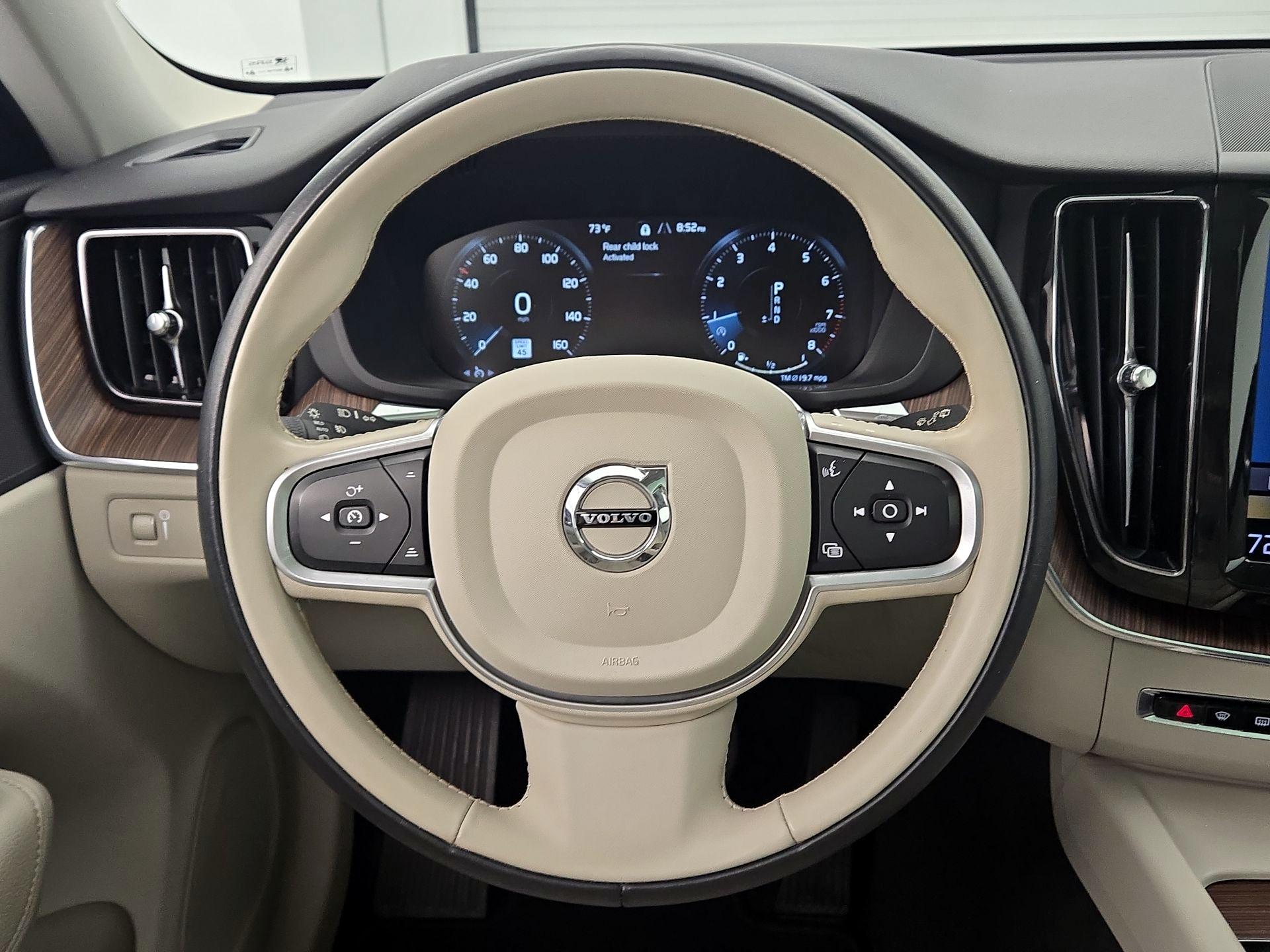 Thumbnail: 2021 Volvo XC60 - 10