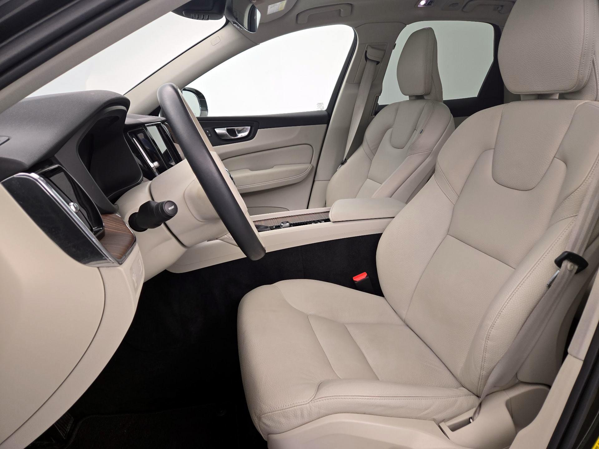 Thumbnail: 2021 Volvo XC60 - 11