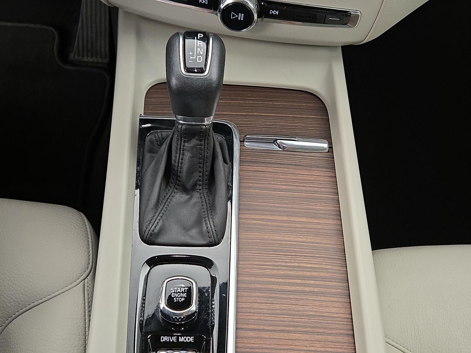 Thumbnail: 2021 Volvo XC60 - 18
