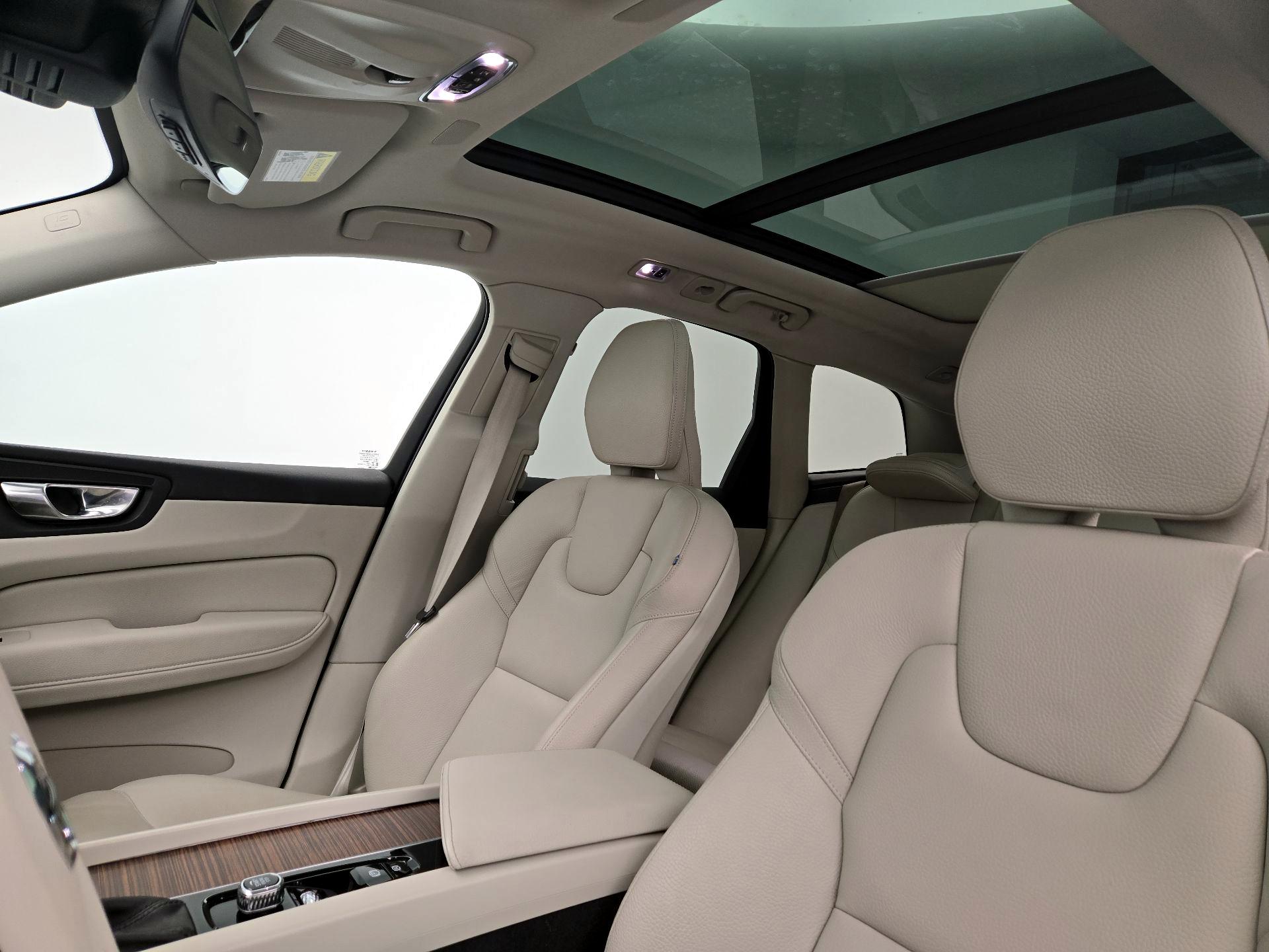 Thumbnail: 2021 Volvo XC60 - 20