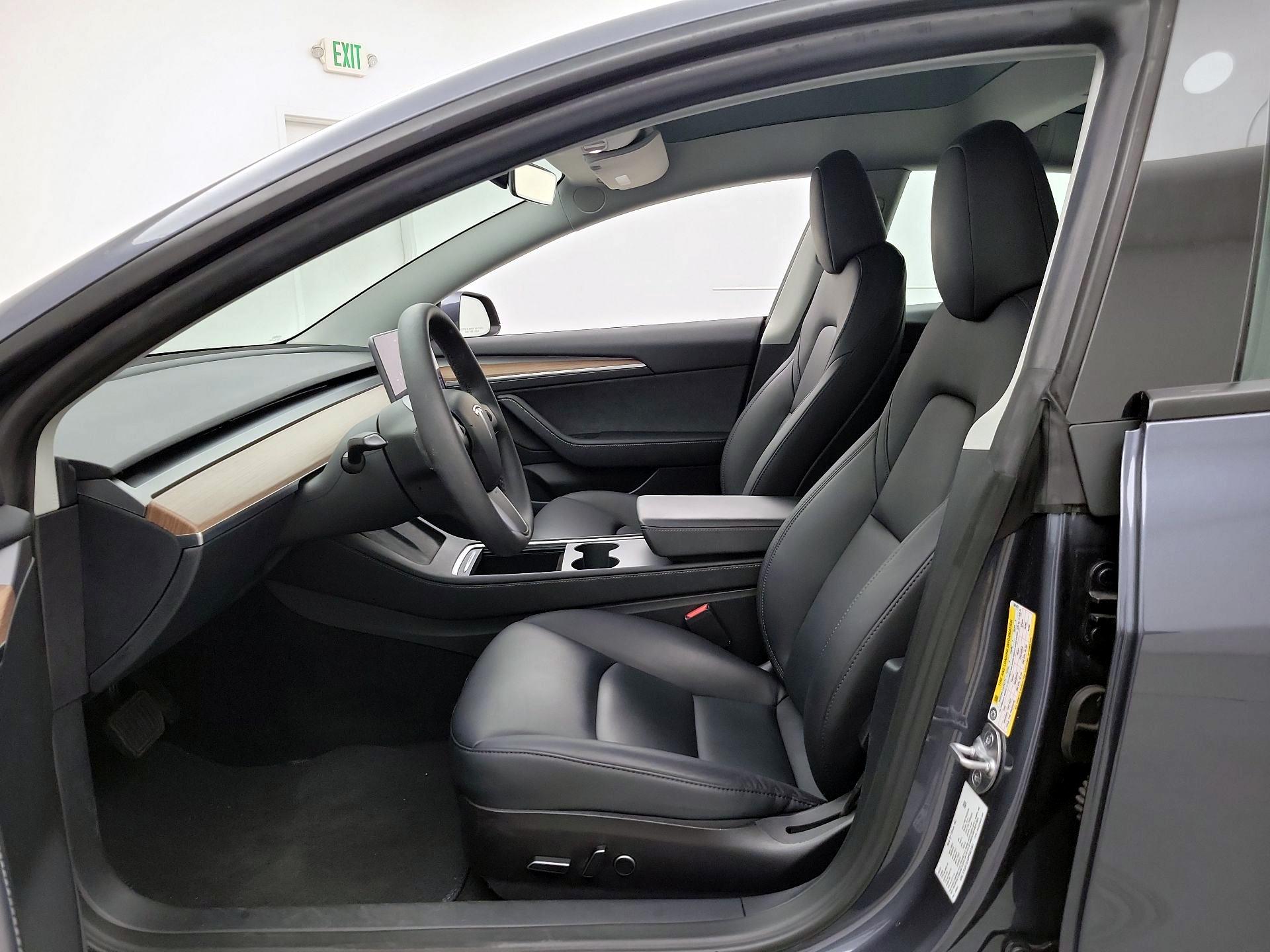 Thumbnail: 2023 Tesla Model 3 - 11