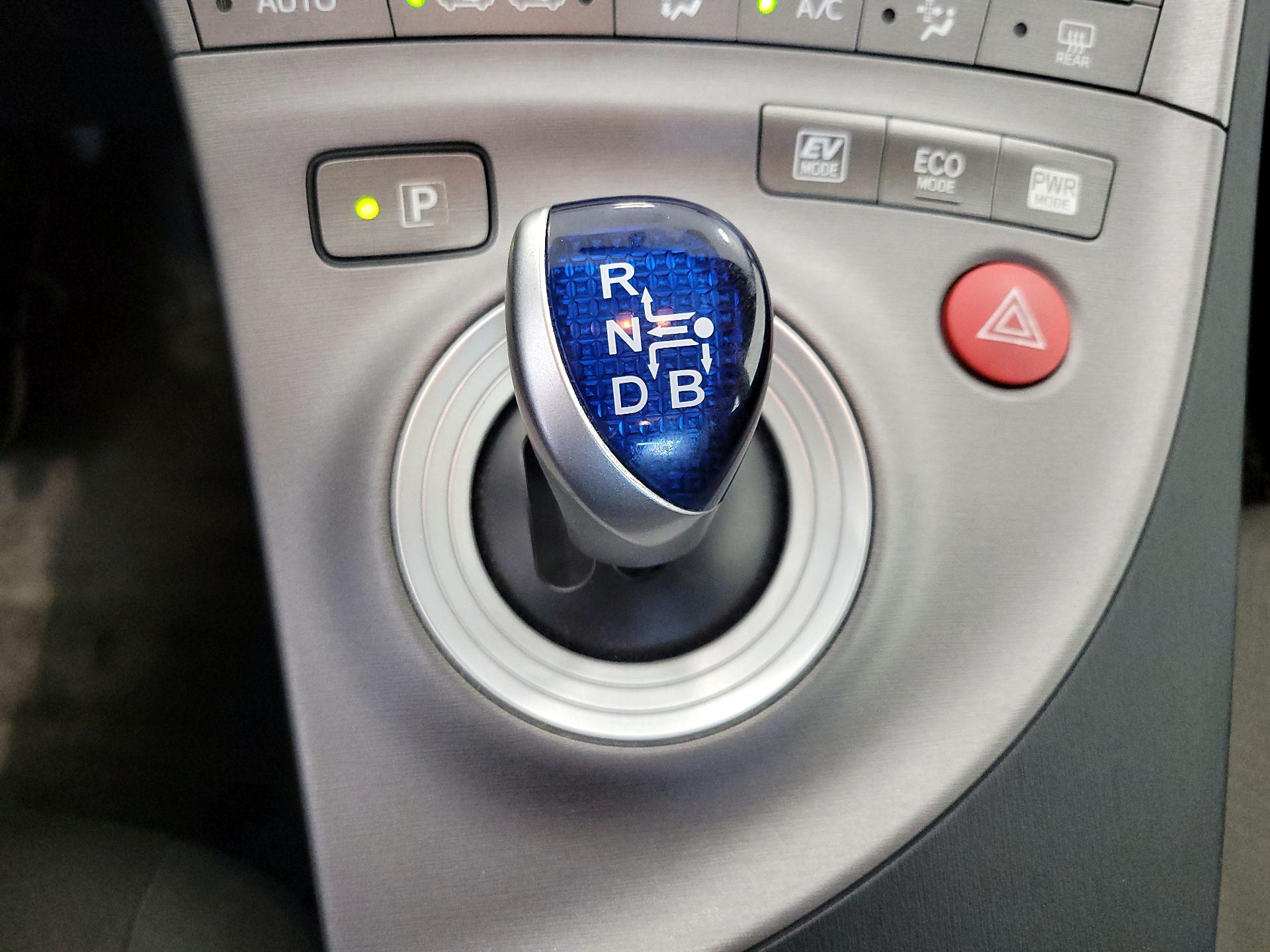 Thumbnail: 2015 Toyota Prius - 17