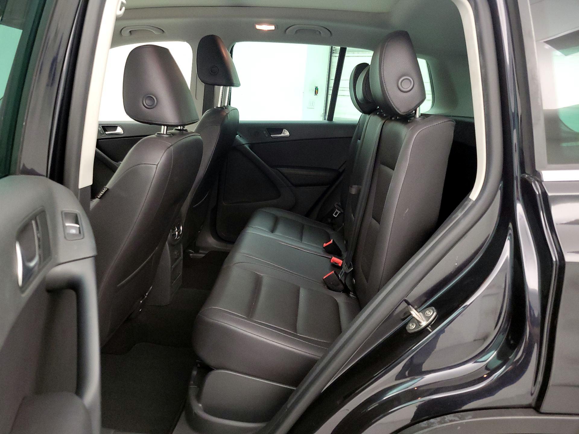 Thumbnail: 2017 Volkswagen Tiguan - 19