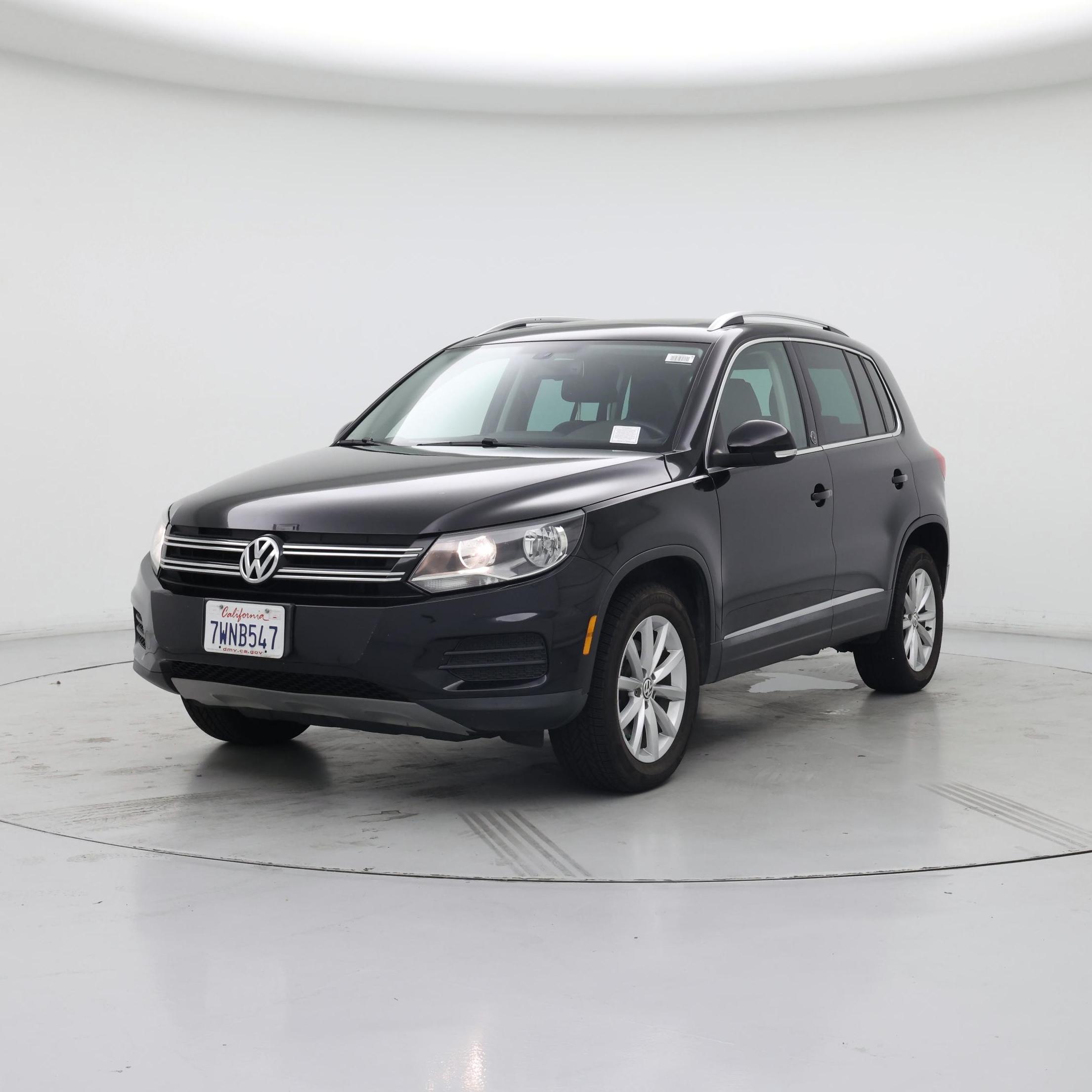 Thumbnail: 2017 Volkswagen Tiguan - 4