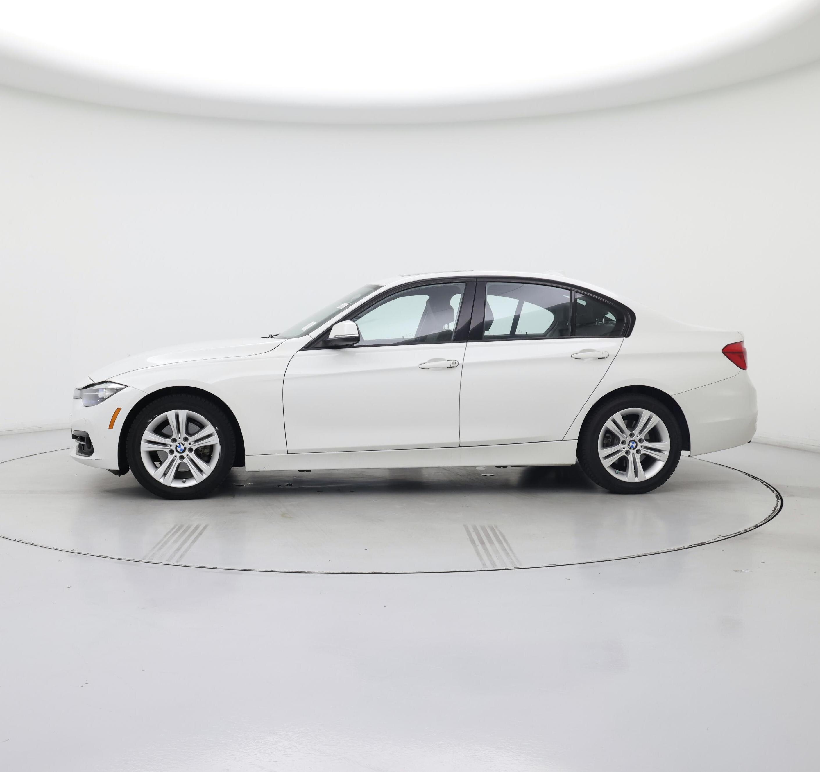 Thumbnail: 2016 BMW 3 Series - 3