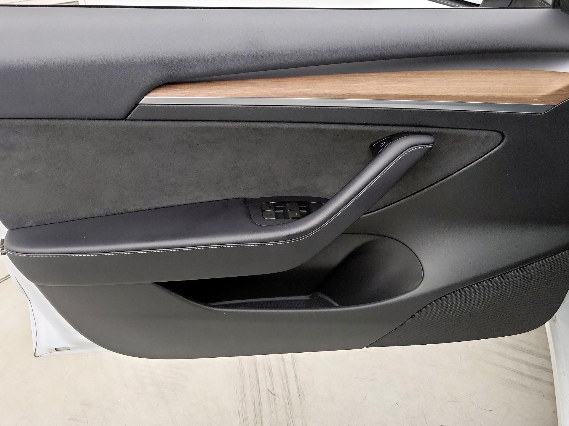 Thumbnail: 2023 Tesla Model 3 - 12