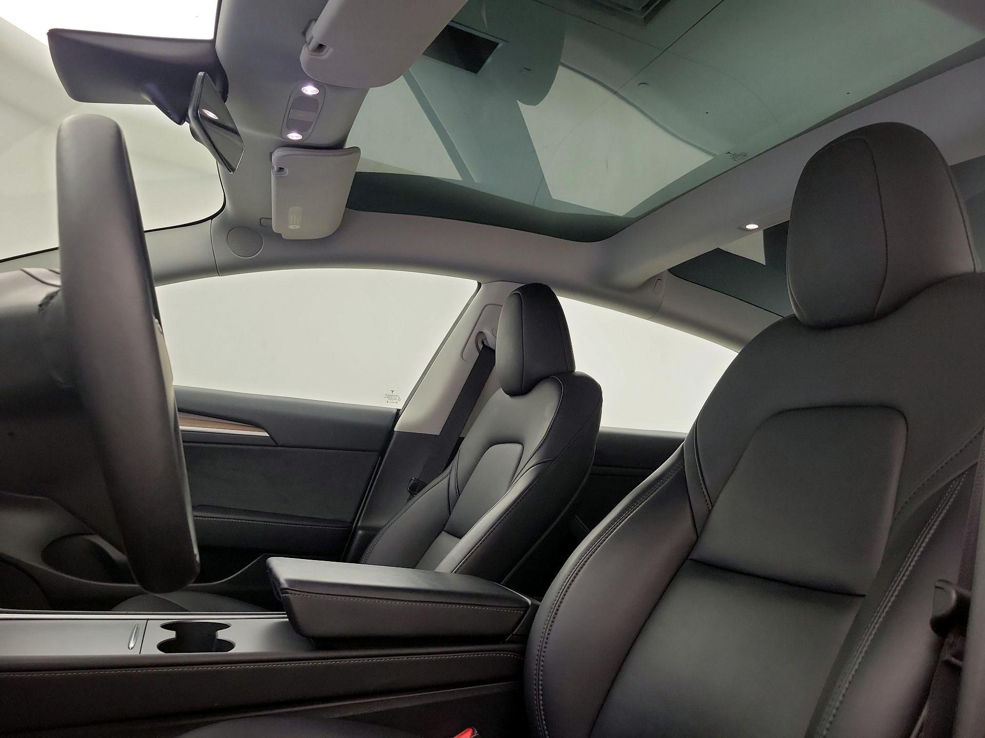 Thumbnail: 2023 Tesla Model 3 - 19