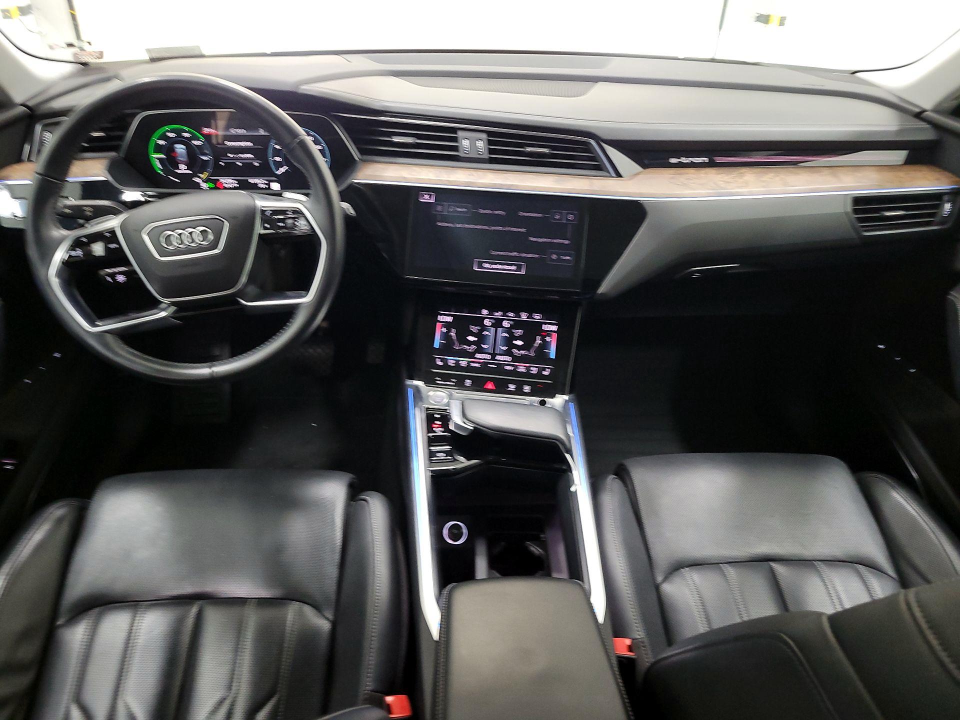 Thumbnail: 2019 Audi e-tron - 9