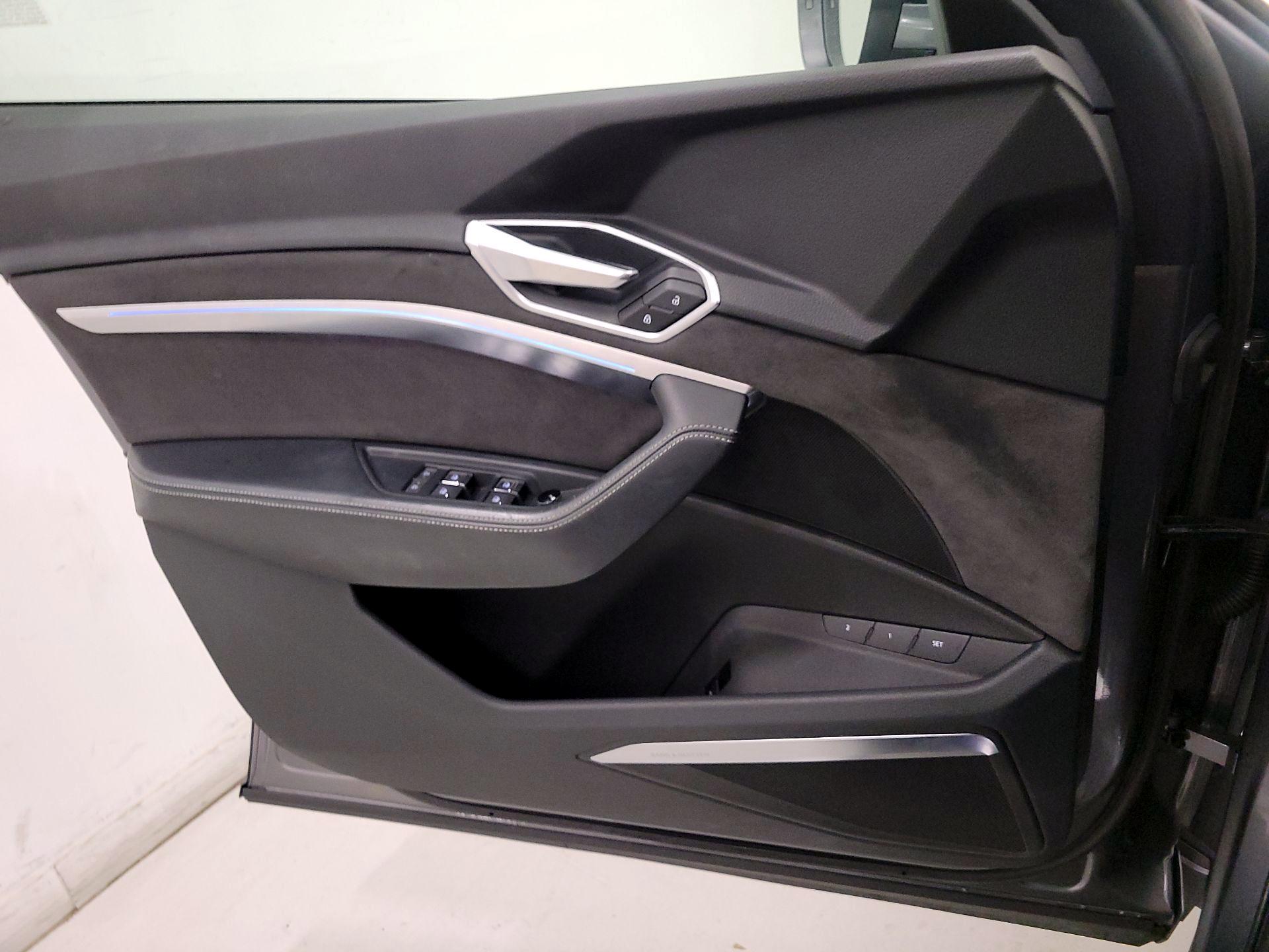 Thumbnail: 2019 Audi e-tron - 12