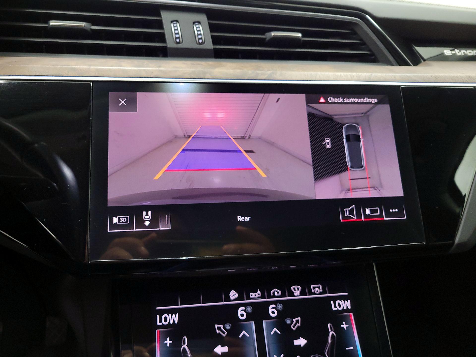 Thumbnail: 2019 Audi e-tron - 15