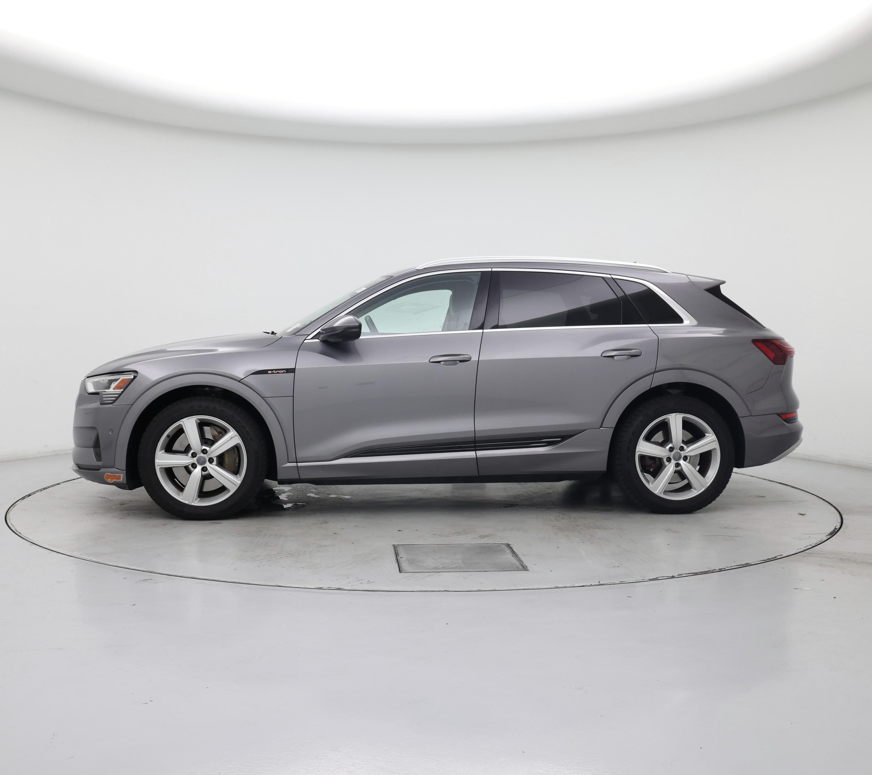 Thumbnail: 2019 Audi e-tron - 3