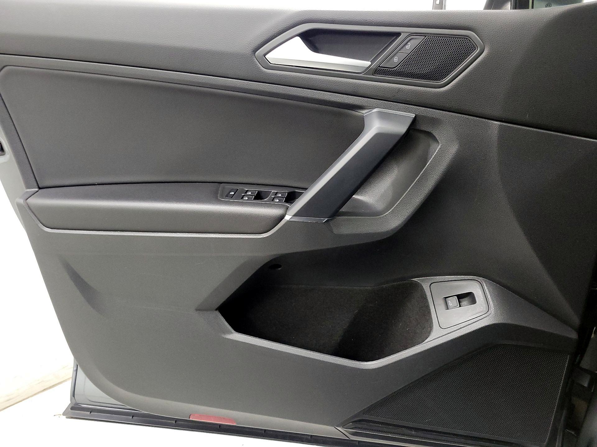 Thumbnail: 2020 Volkswagen Tiguan - 12
