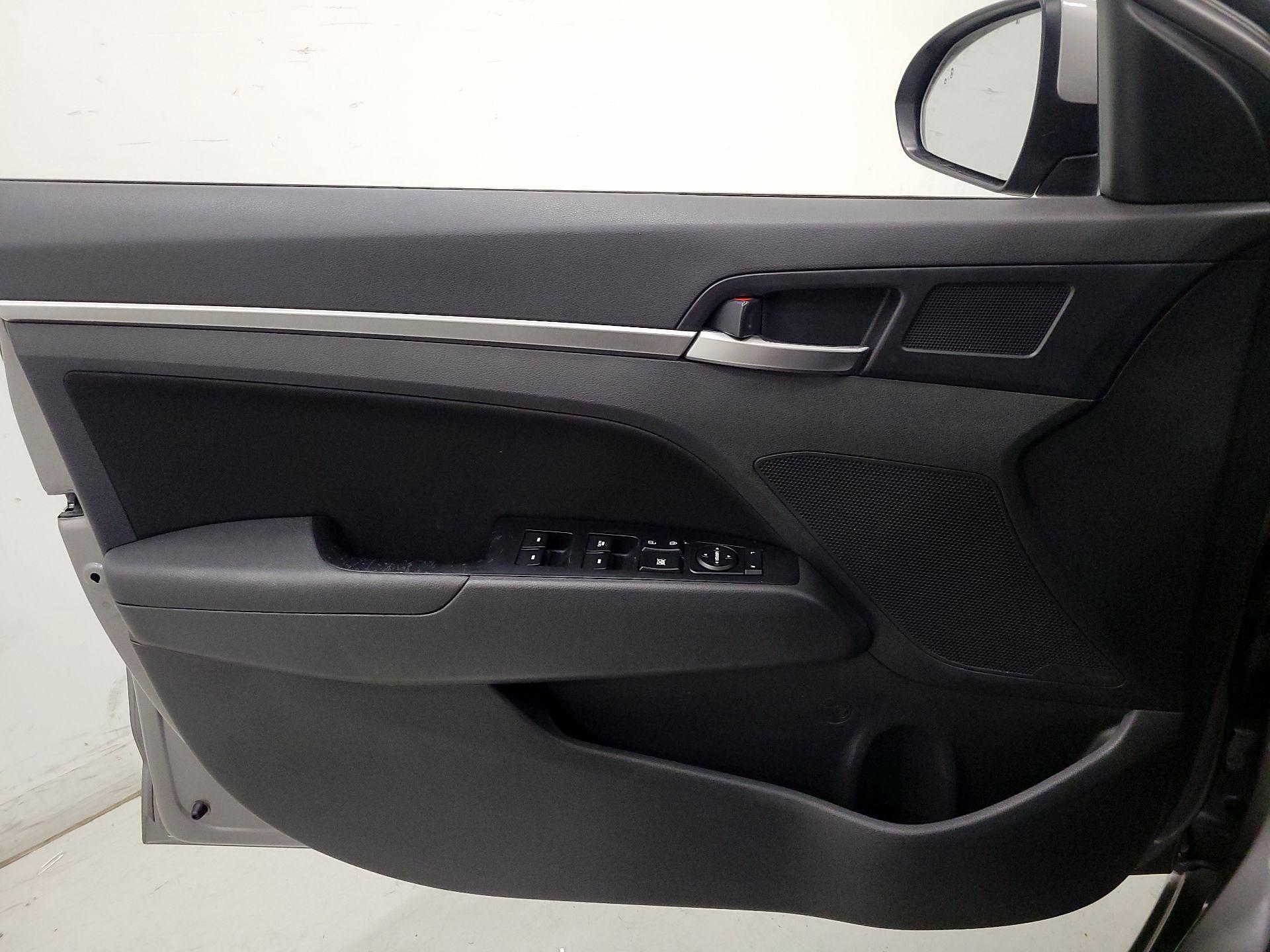Thumbnail: 2020 Hyundai Elantra - 12