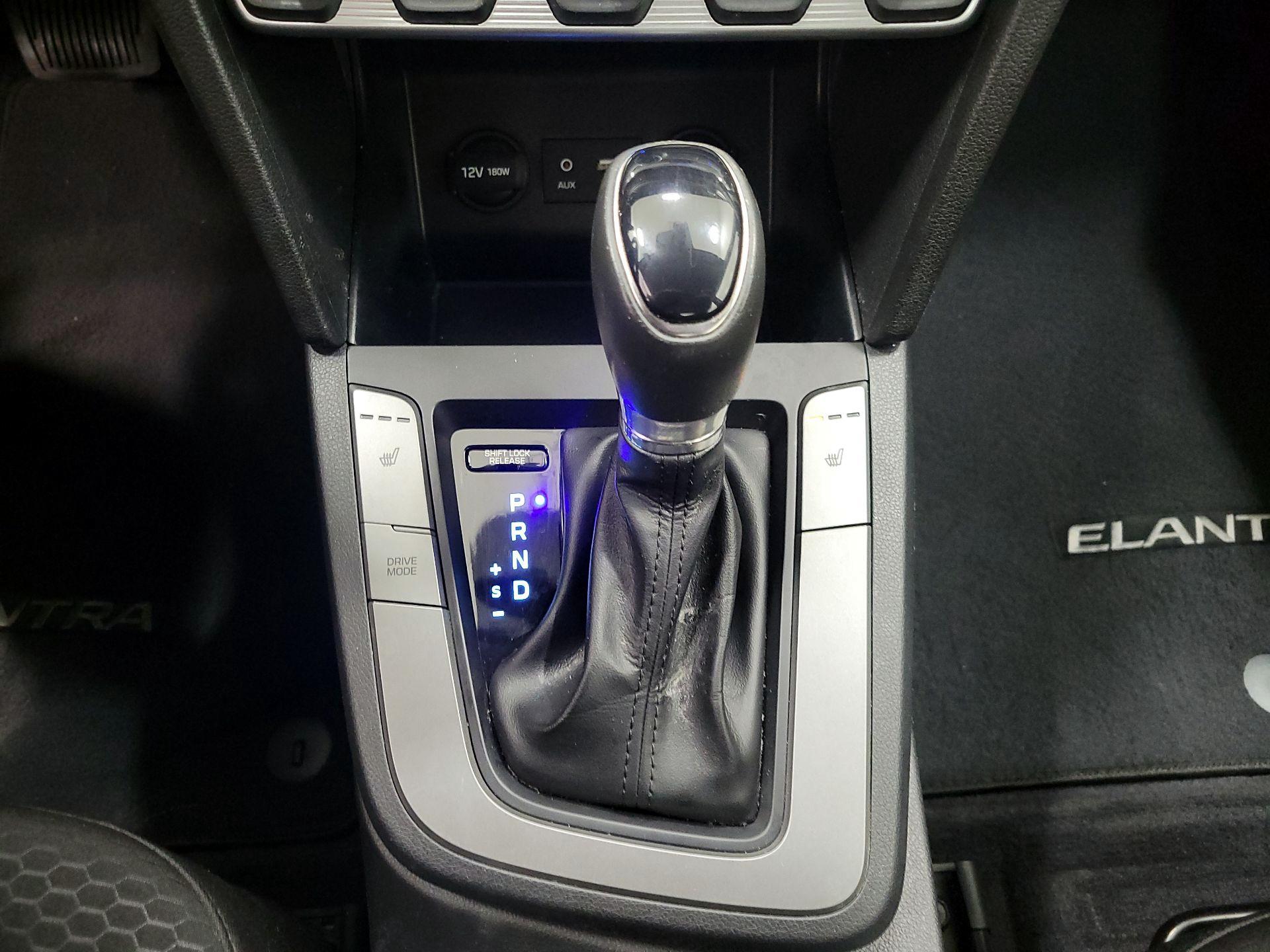 Thumbnail: 2020 Hyundai Elantra - 17