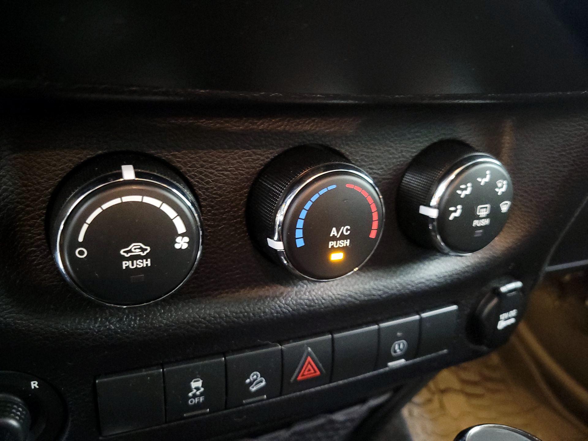 Thumbnail: 2017 Jeep Wrangler - 14