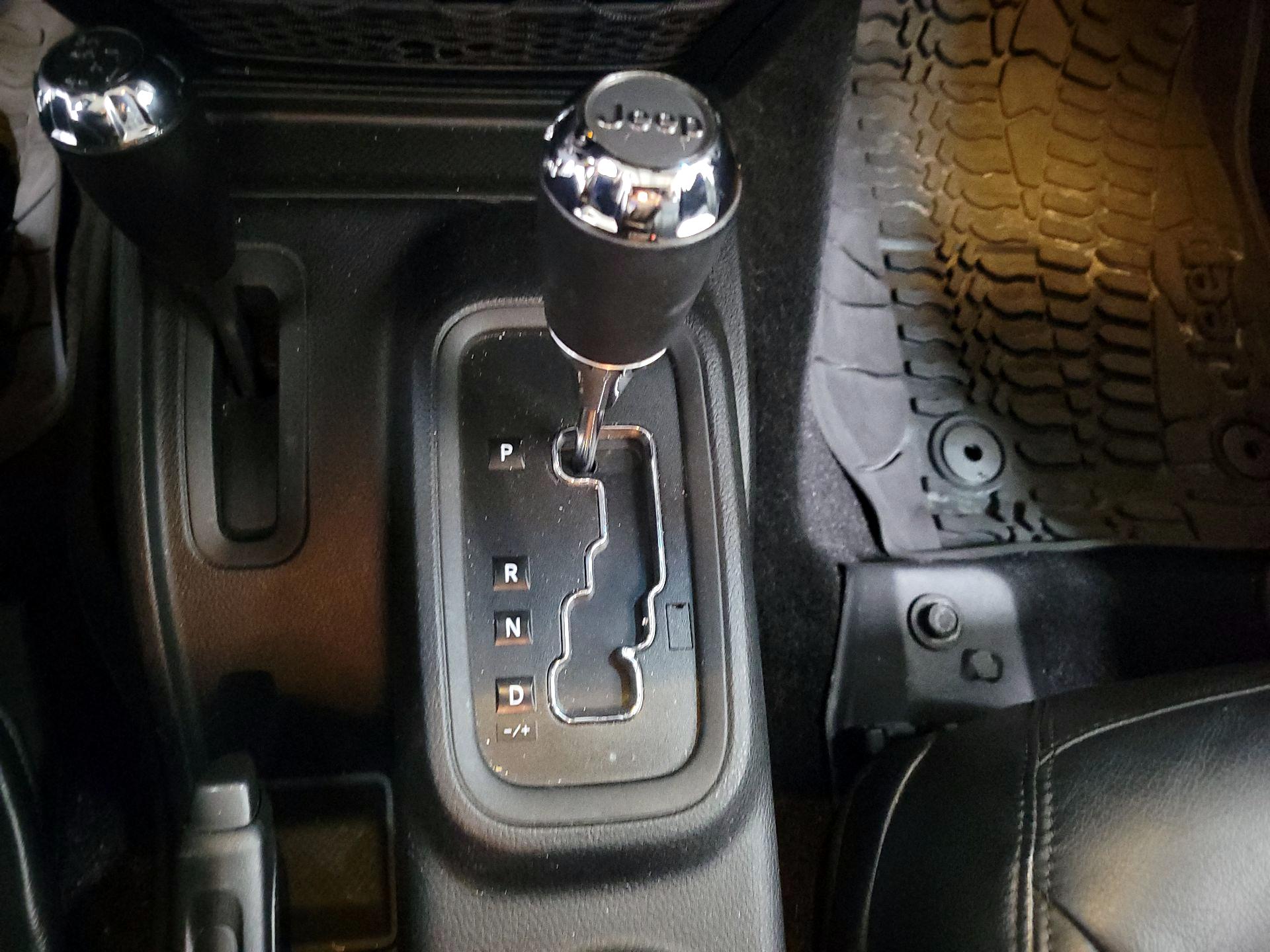 Thumbnail: 2017 Jeep Wrangler - 15