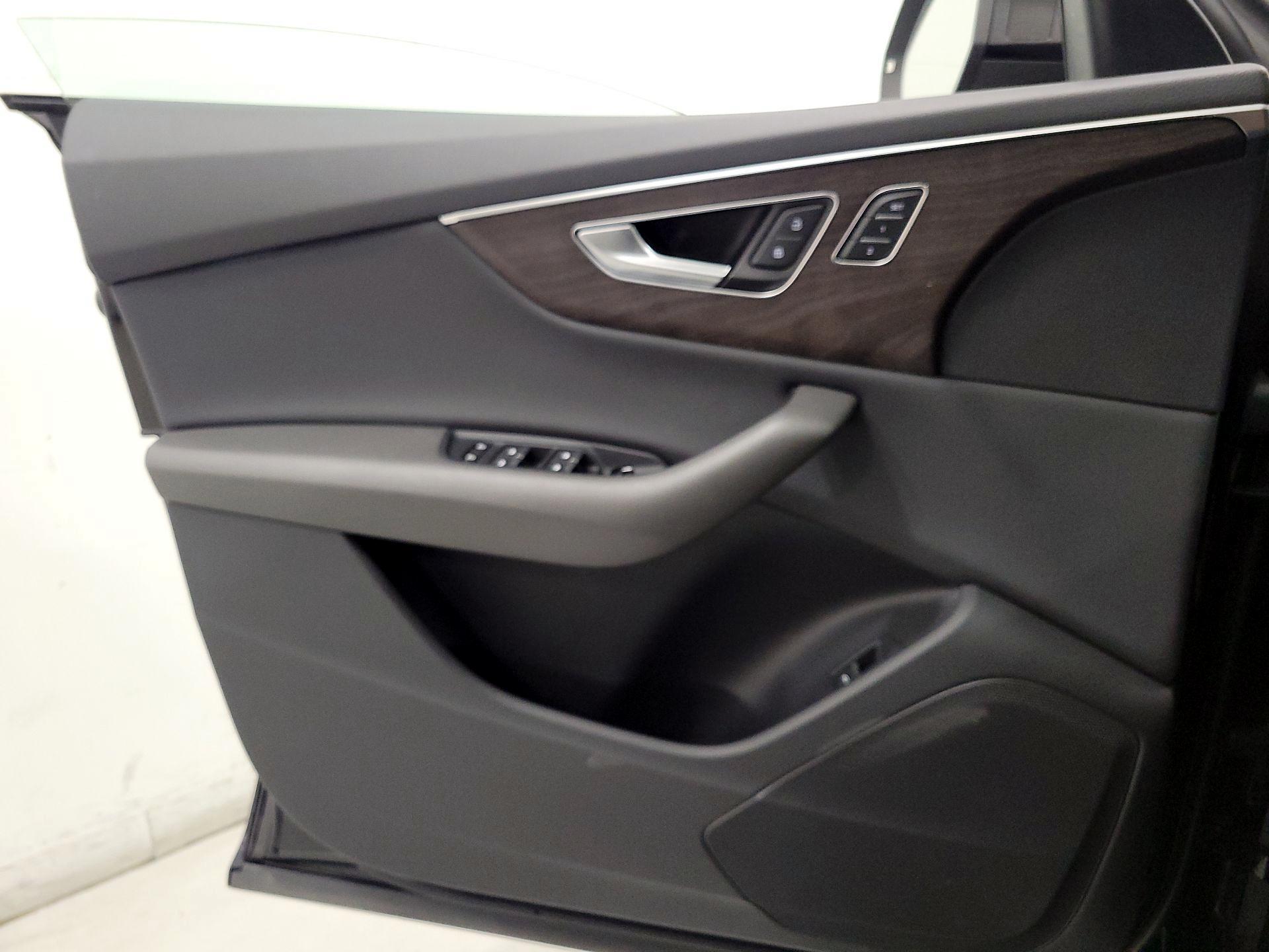 Thumbnail: 2020 Audi Q8 - 12