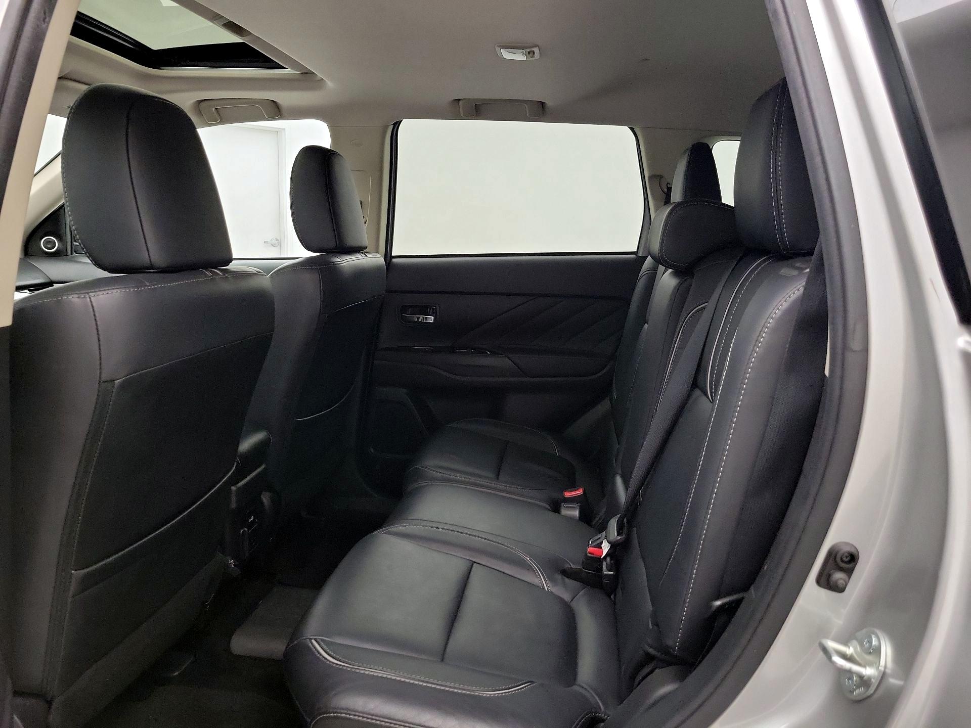 Thumbnail: 2018 Mitsubishi Outlander - 20