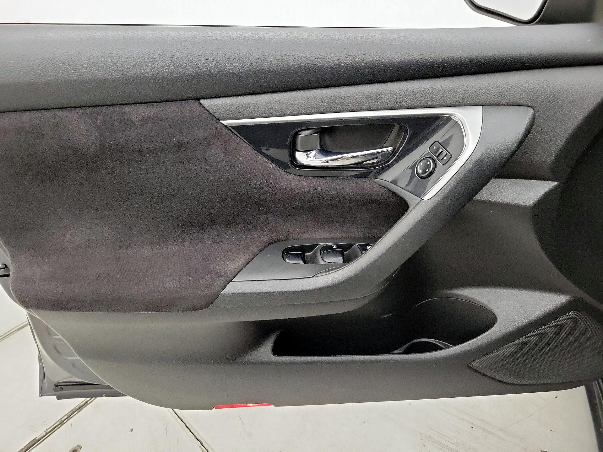 Thumbnail: 2013 Nissan Altima - 12