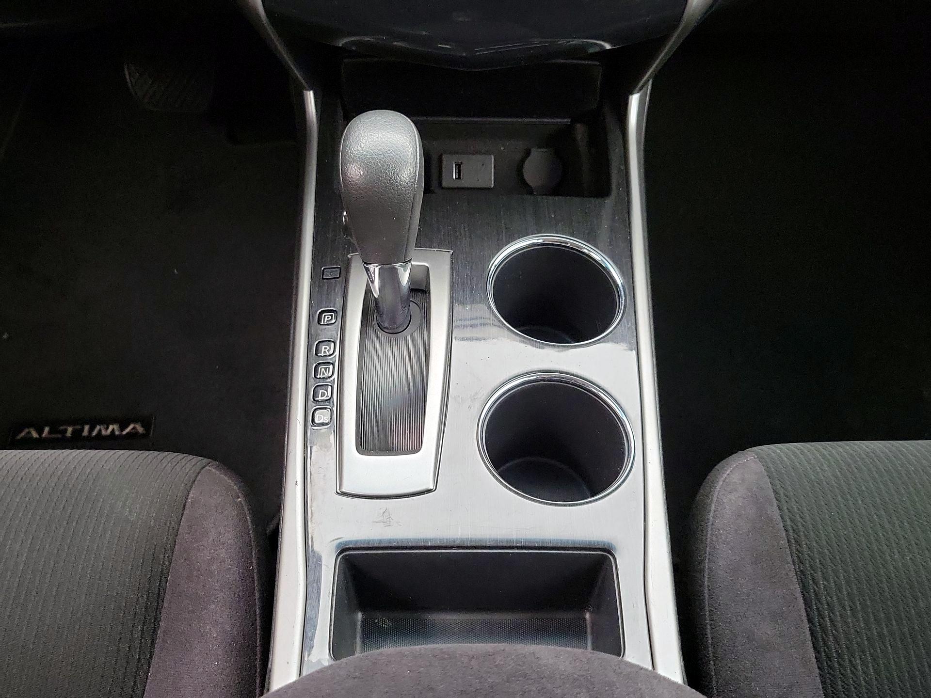 Thumbnail: 2013 Nissan Altima - 17