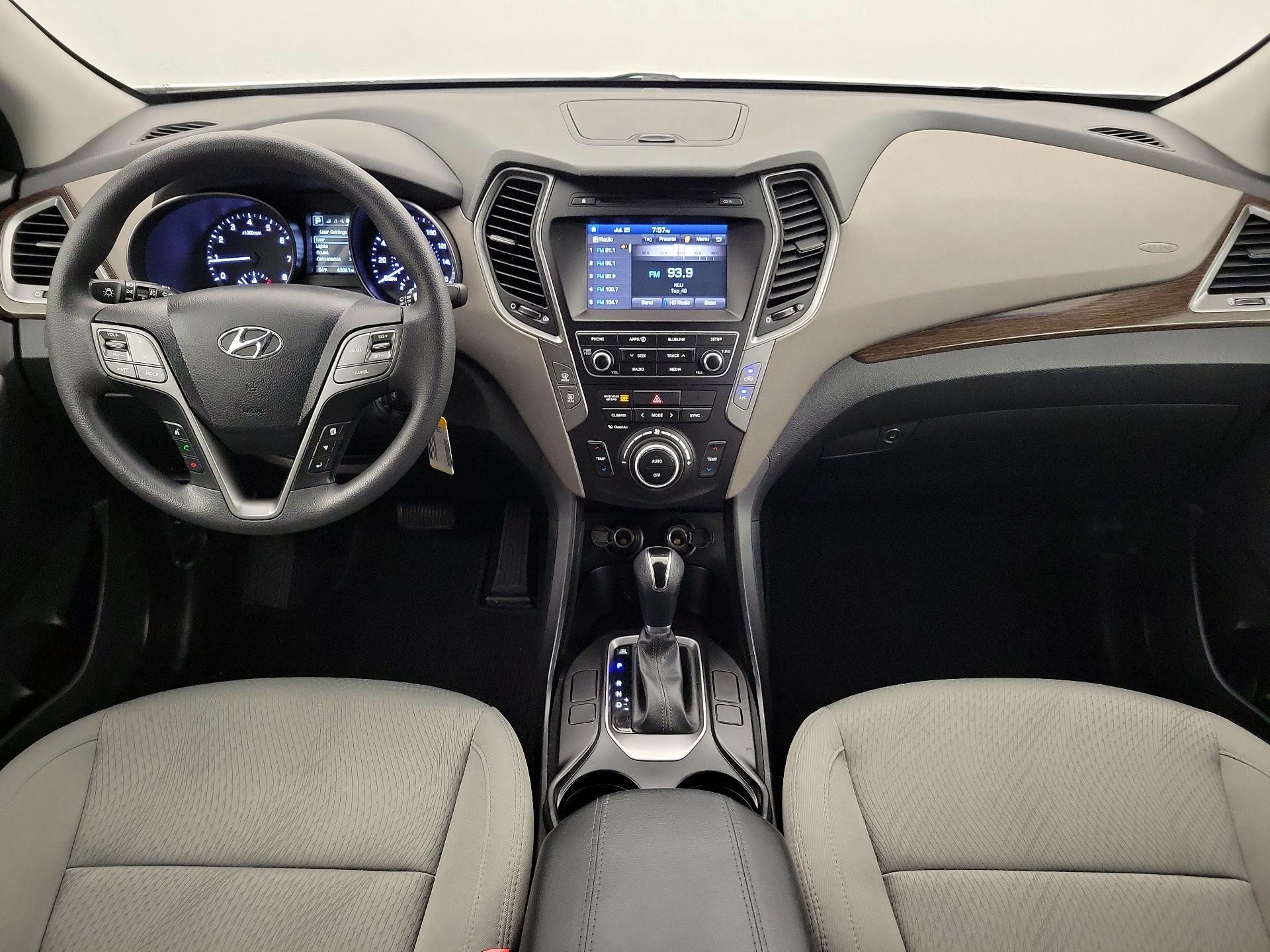 Thumbnail: 2017 Hyundai Santa Fe - 9