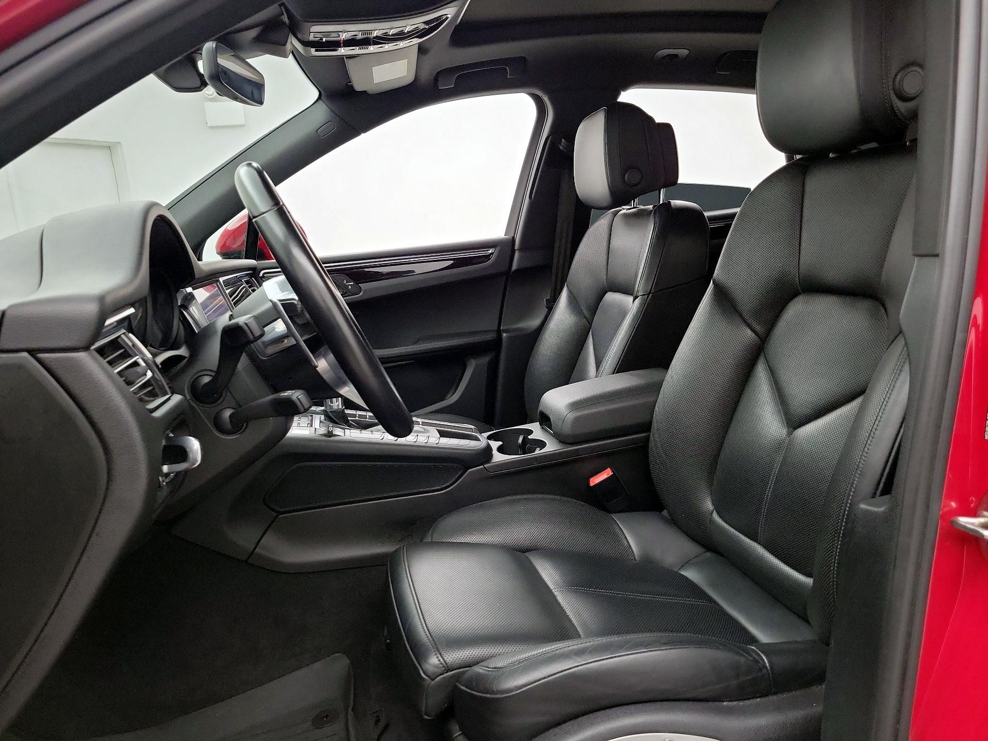 Thumbnail: 2021 Porsche Macan - 11