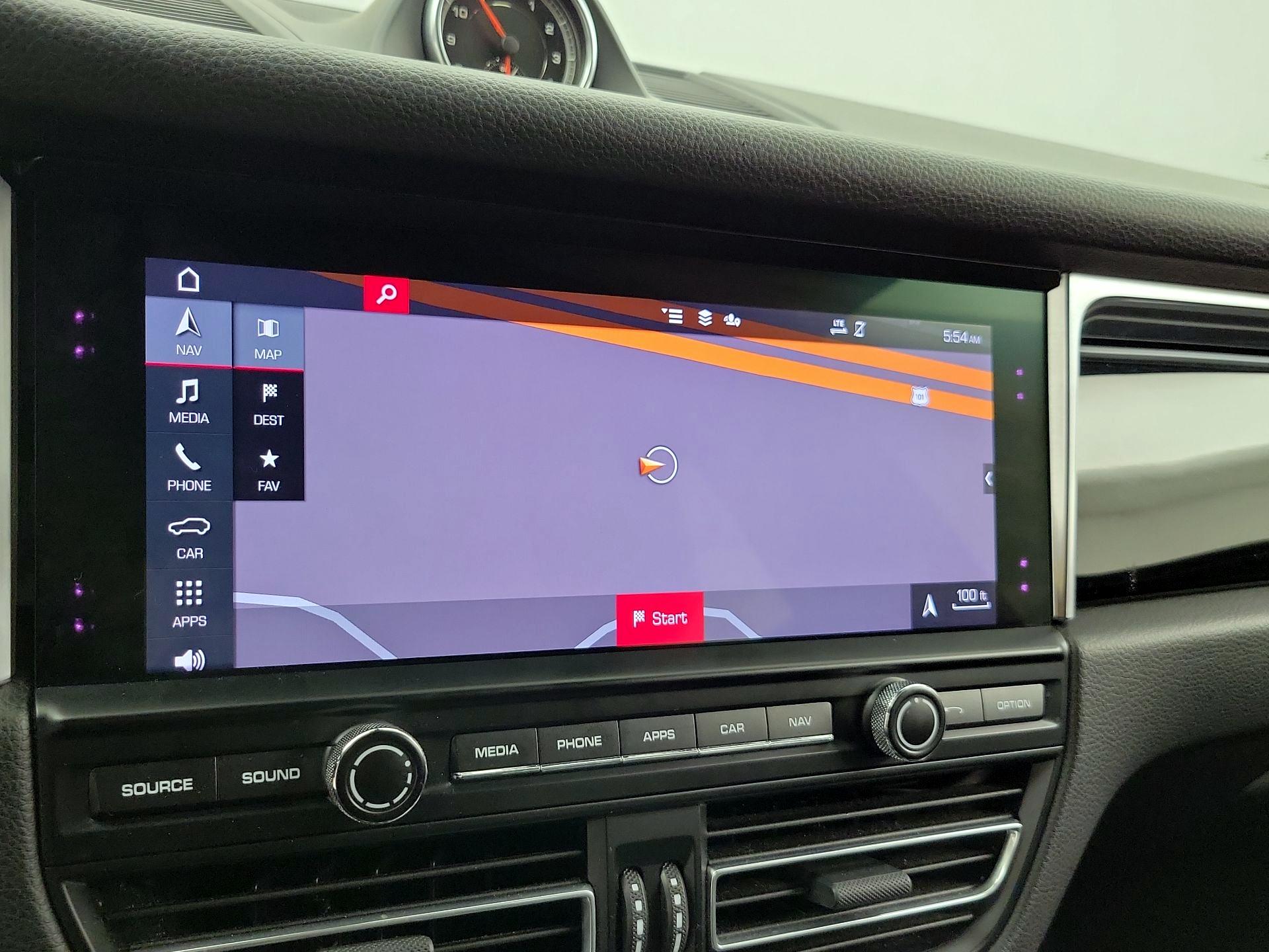 Thumbnail: 2021 Porsche Macan - 14