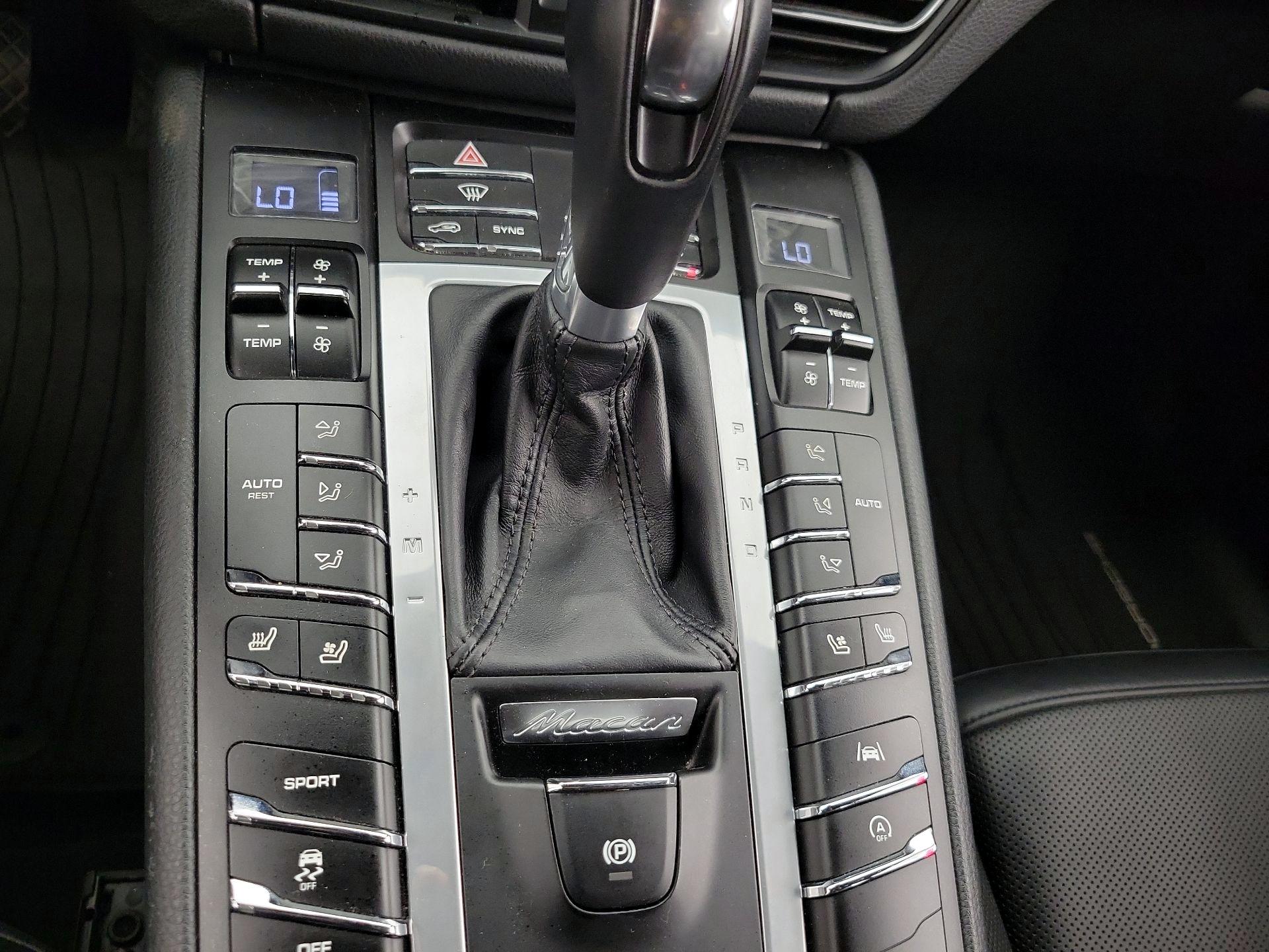 Thumbnail: 2021 Porsche Macan - 17