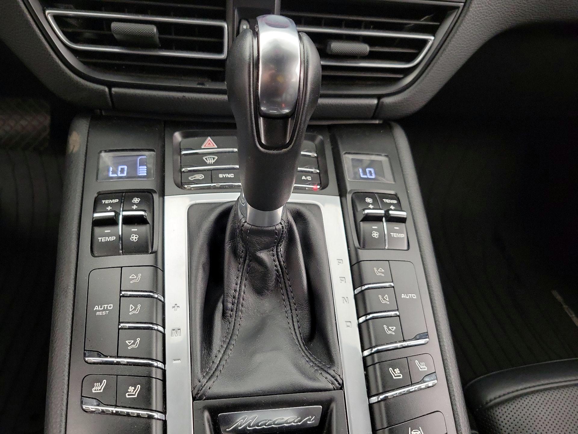 Thumbnail: 2021 Porsche Macan - 18
