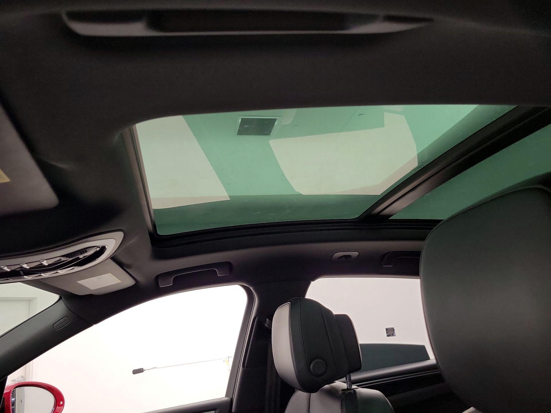 Thumbnail: 2021 Porsche Macan - 20