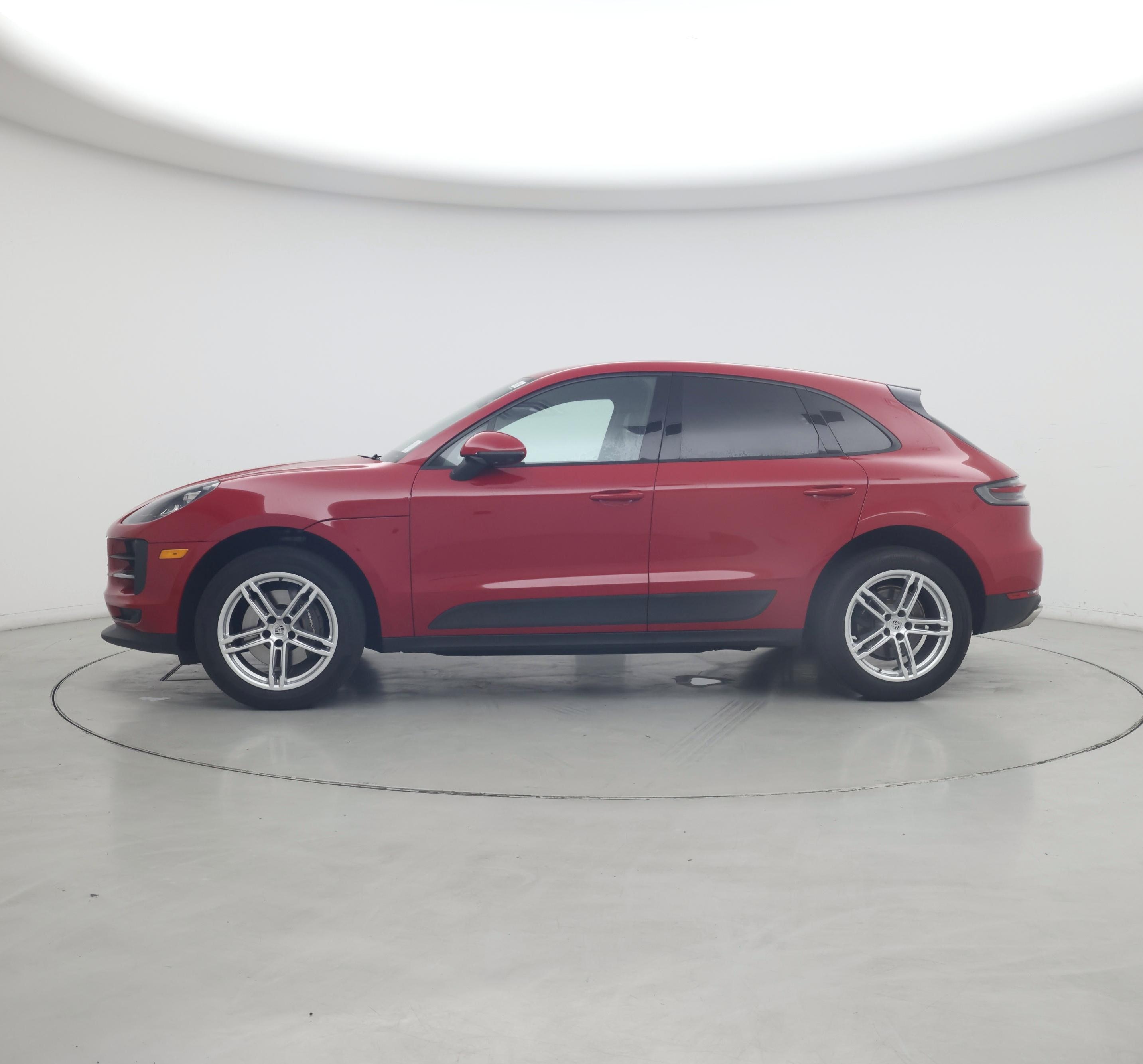 Thumbnail: 2021 Porsche Macan - 3