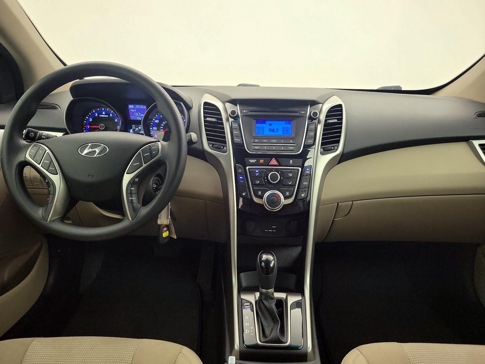 Thumbnail: 2016 Hyundai Elantra - 9