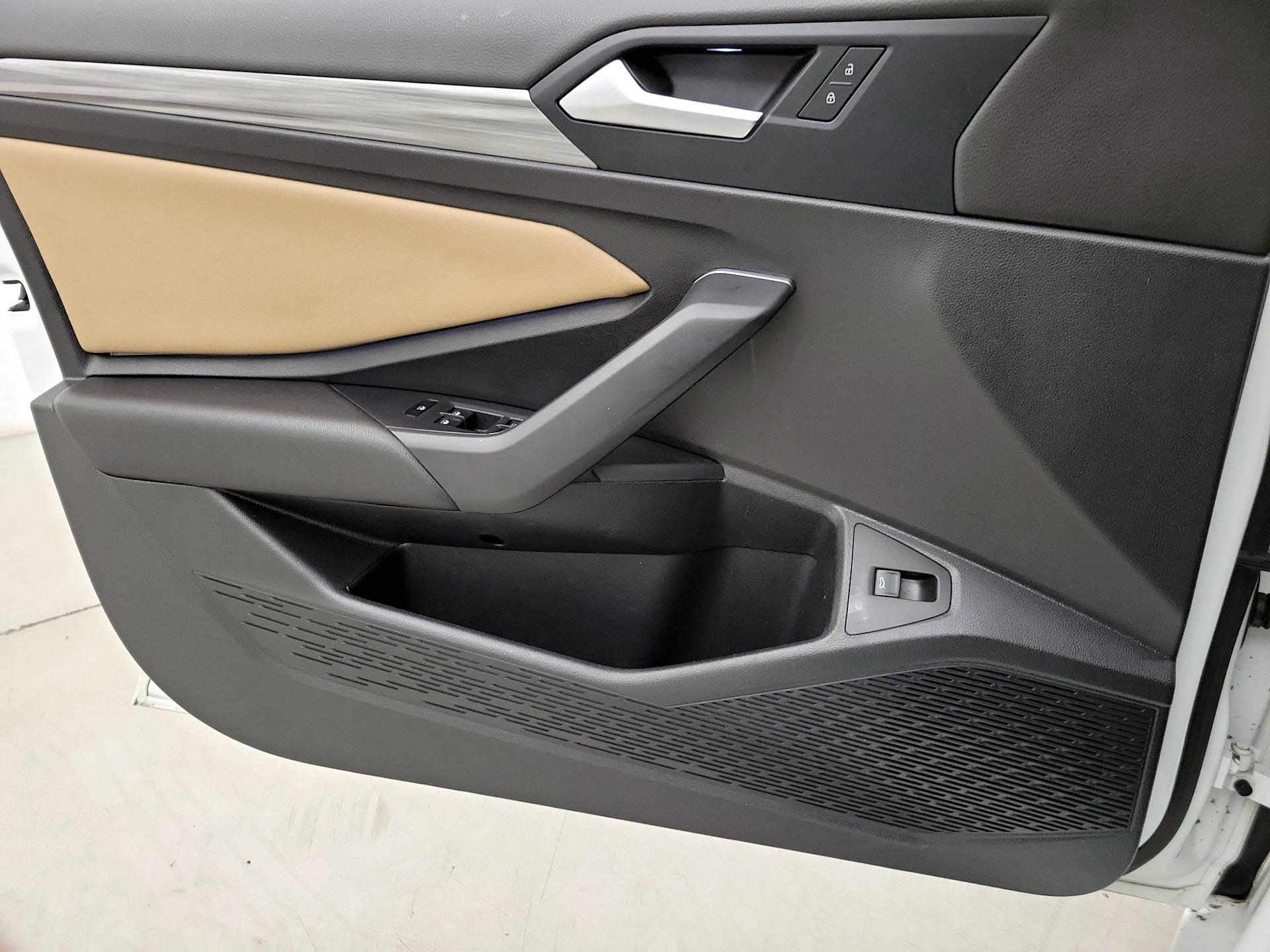 Thumbnail: 2019 Volkswagen Jetta - 12
