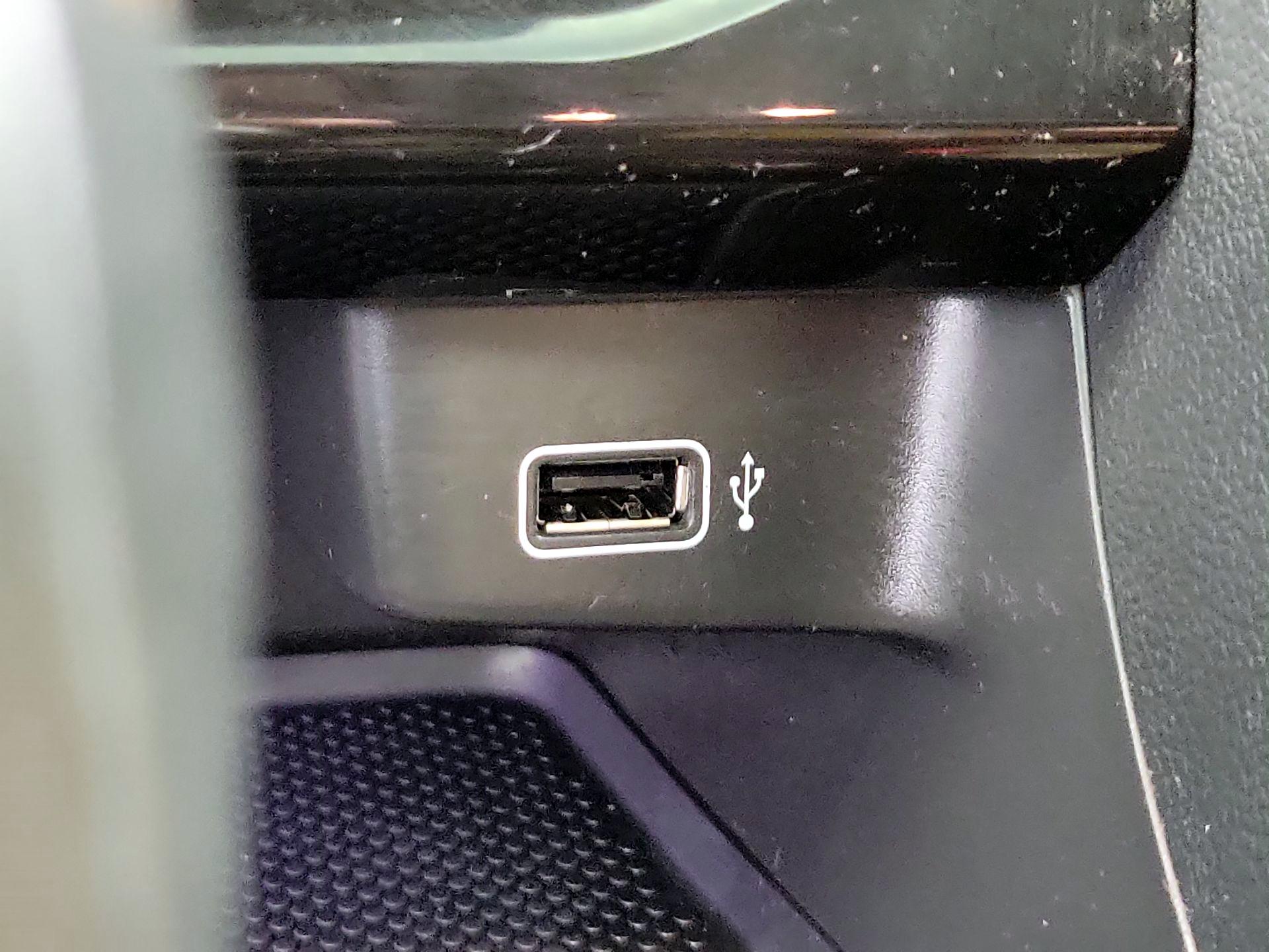 Thumbnail: 2019 Volkswagen Jetta - 18